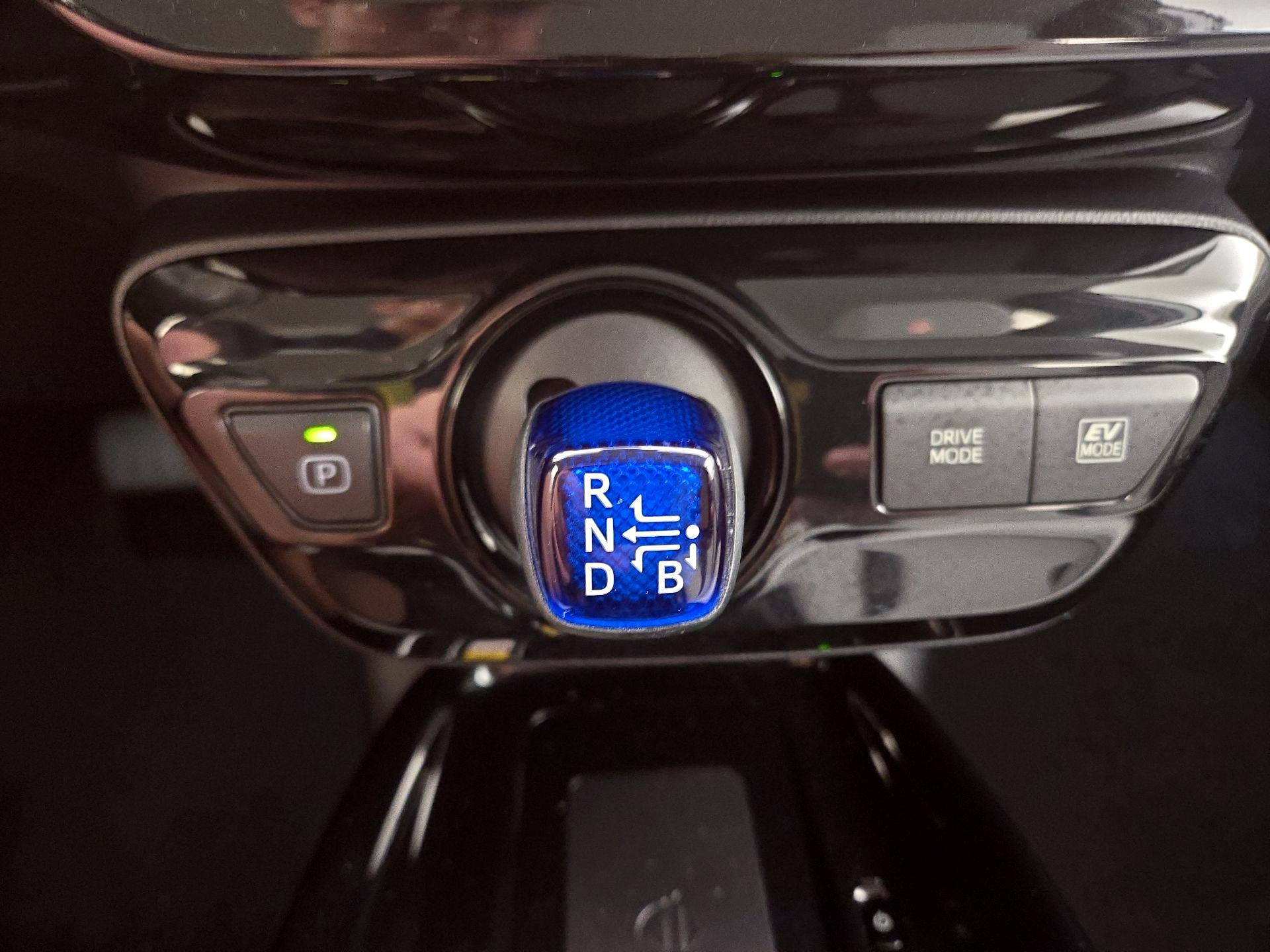 Thumbnail: 2022 Toyota Prius - 17