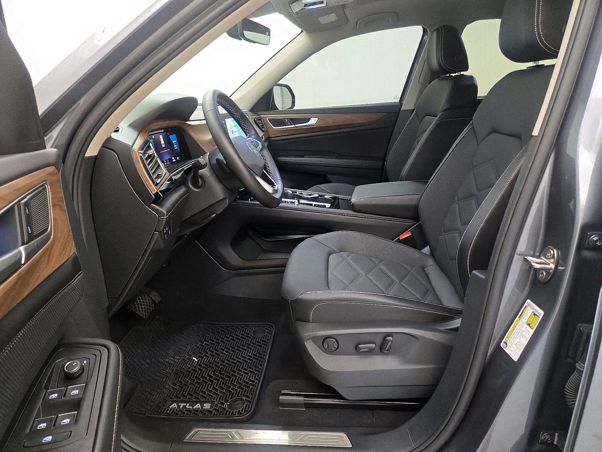 Thumbnail: 2024 Volkswagen Atlas - 11