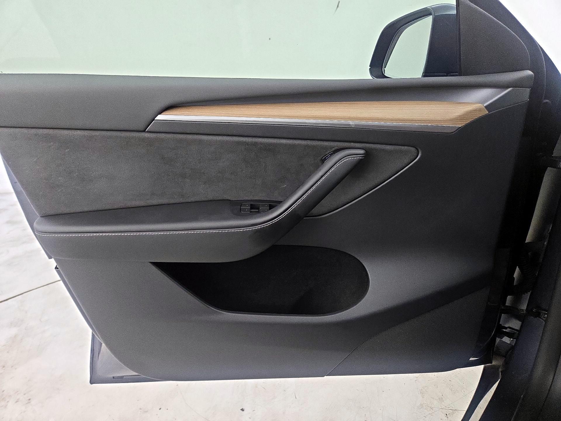 Thumbnail: 2022 Tesla Model Y - 12