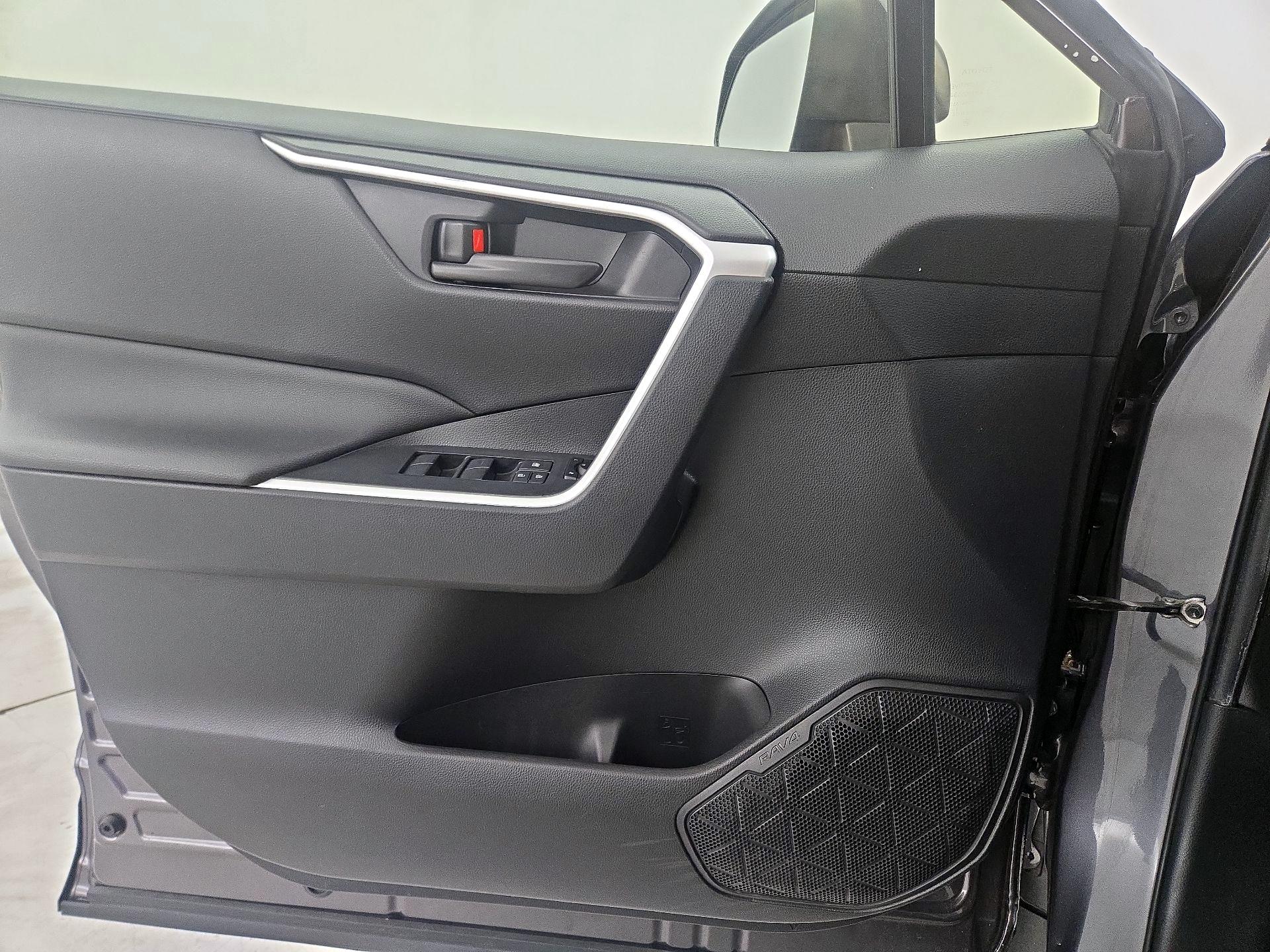 Thumbnail: 2019 Toyota RAV4 - 12