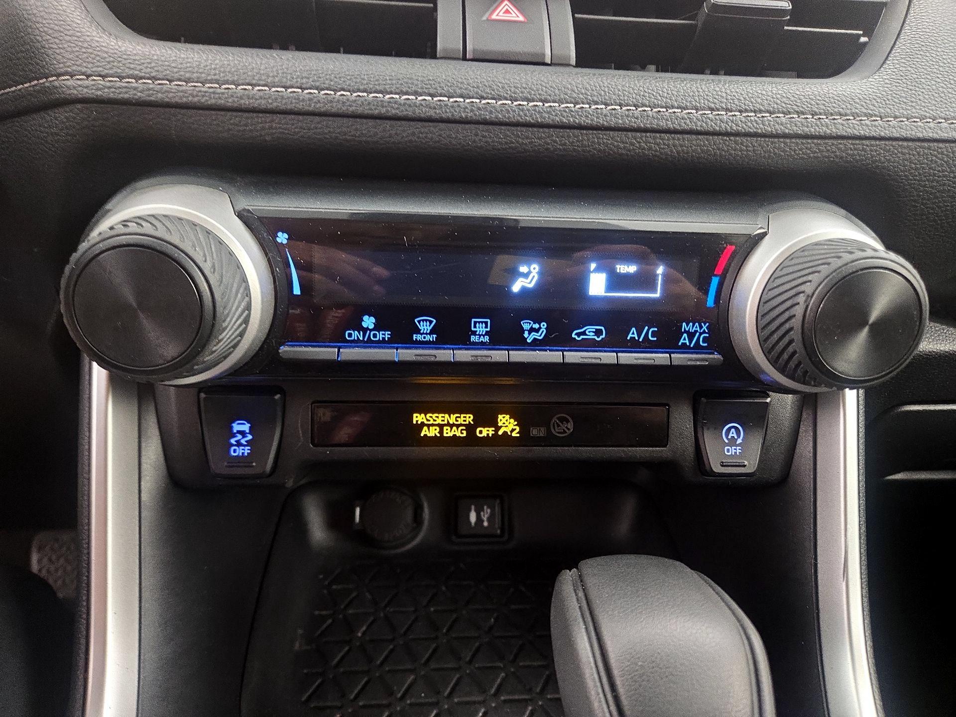 Thumbnail: 2019 Toyota RAV4 - 16