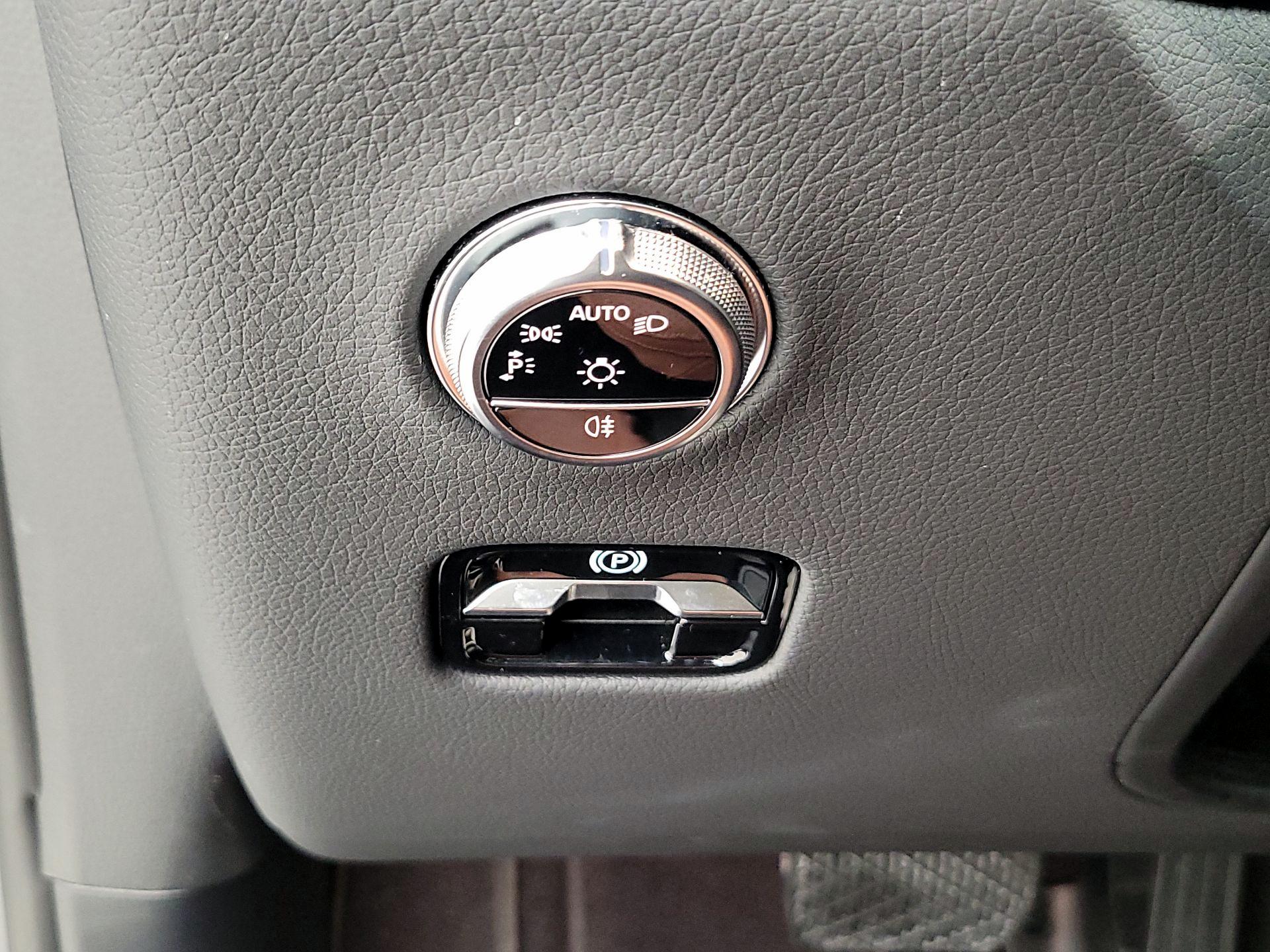 Thumbnail: 2023 Mercedes-Benz GLC - 13