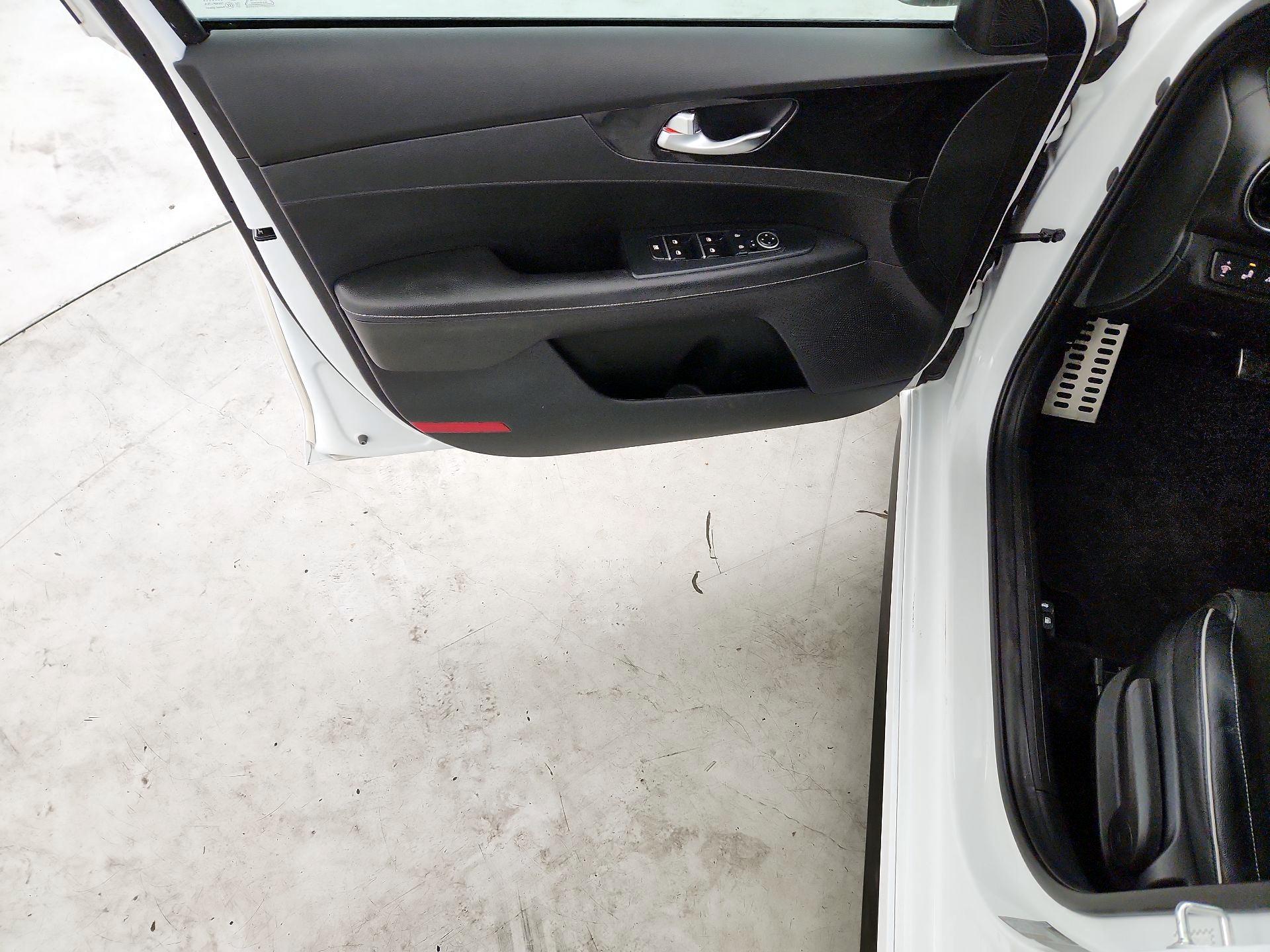 Thumbnail: 2021 Kia Forte - 10