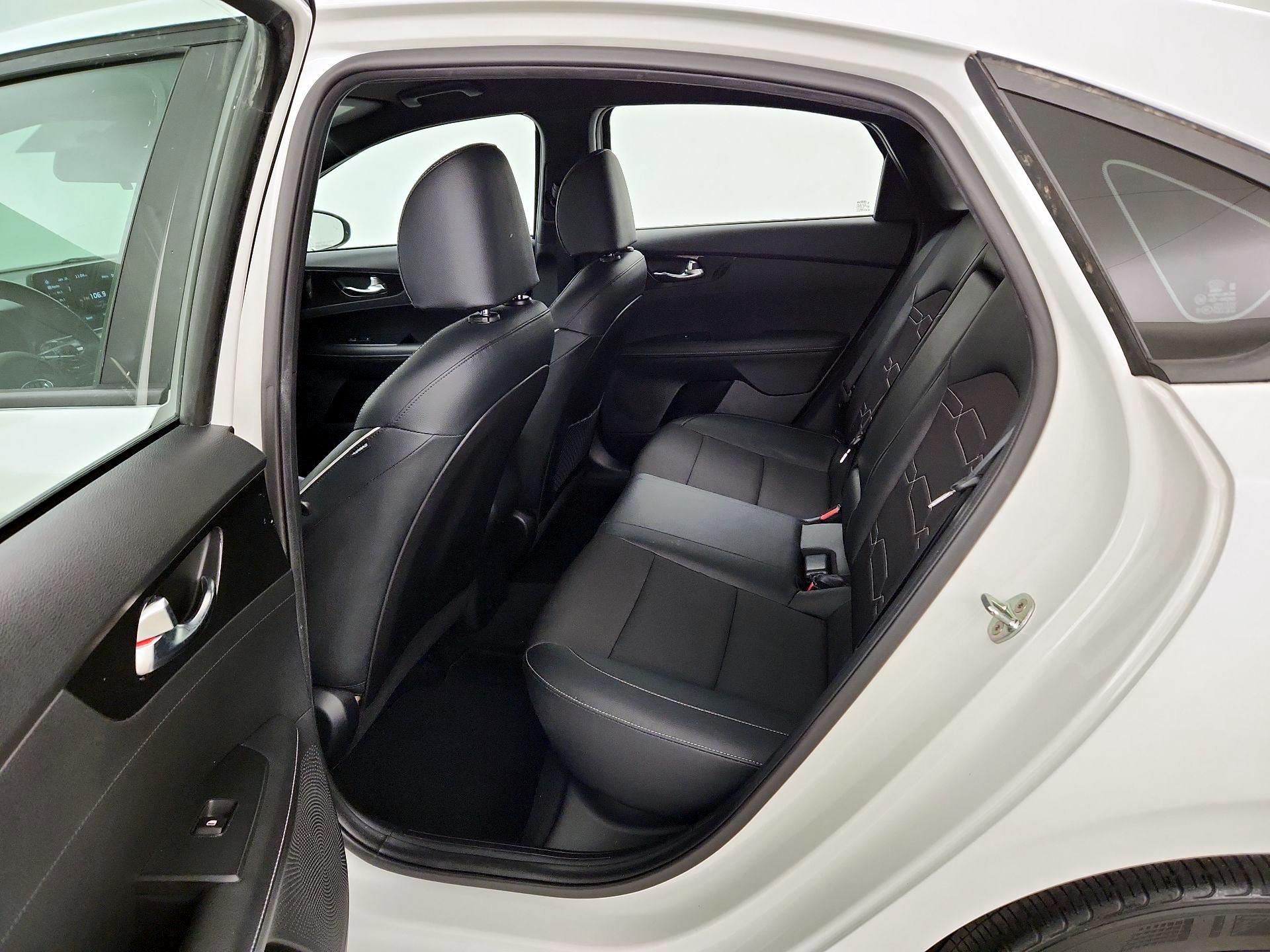 Thumbnail: 2021 Kia Forte - 17