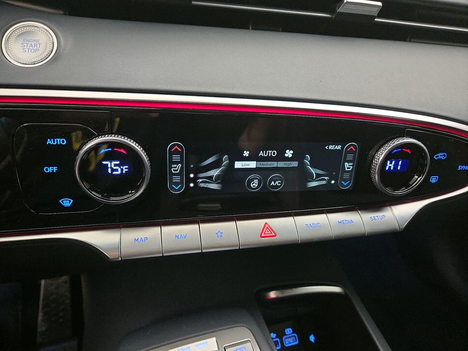 Thumbnail: 2025 Genesis GV70 - 17