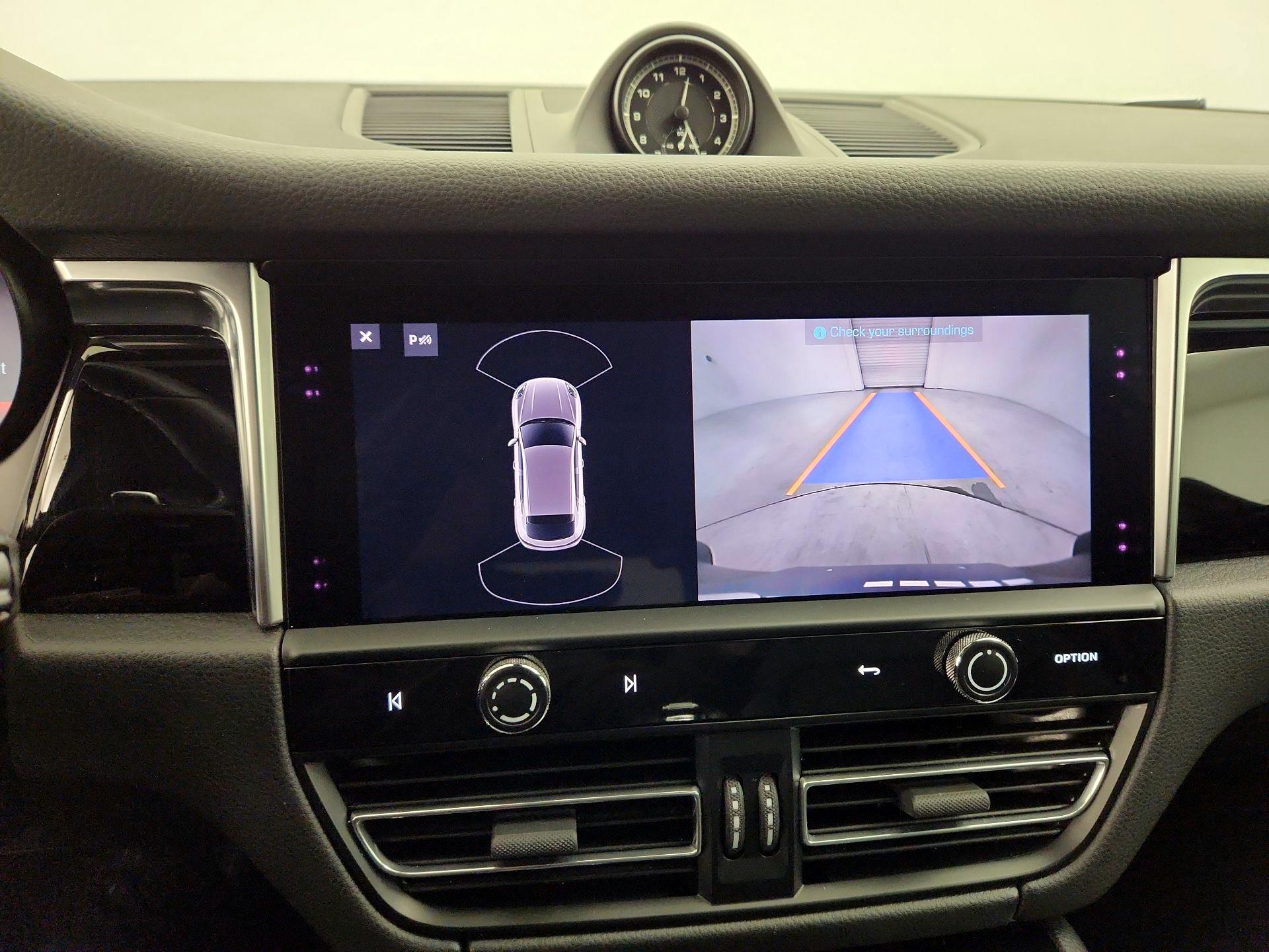 Thumbnail: 2023 Porsche Macan - 15