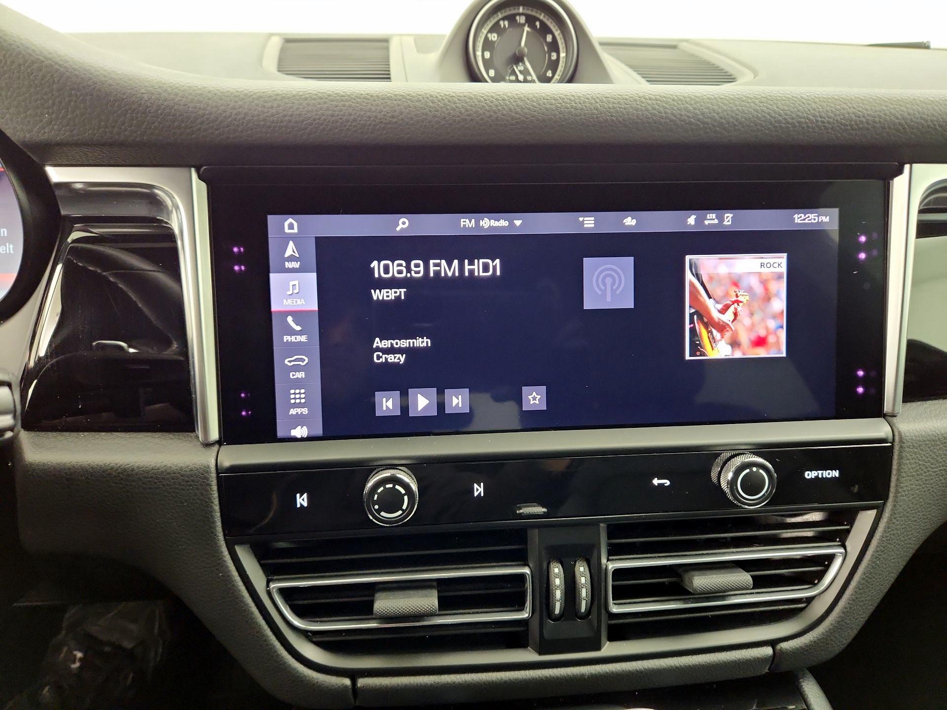 Thumbnail: 2023 Porsche Macan - 16