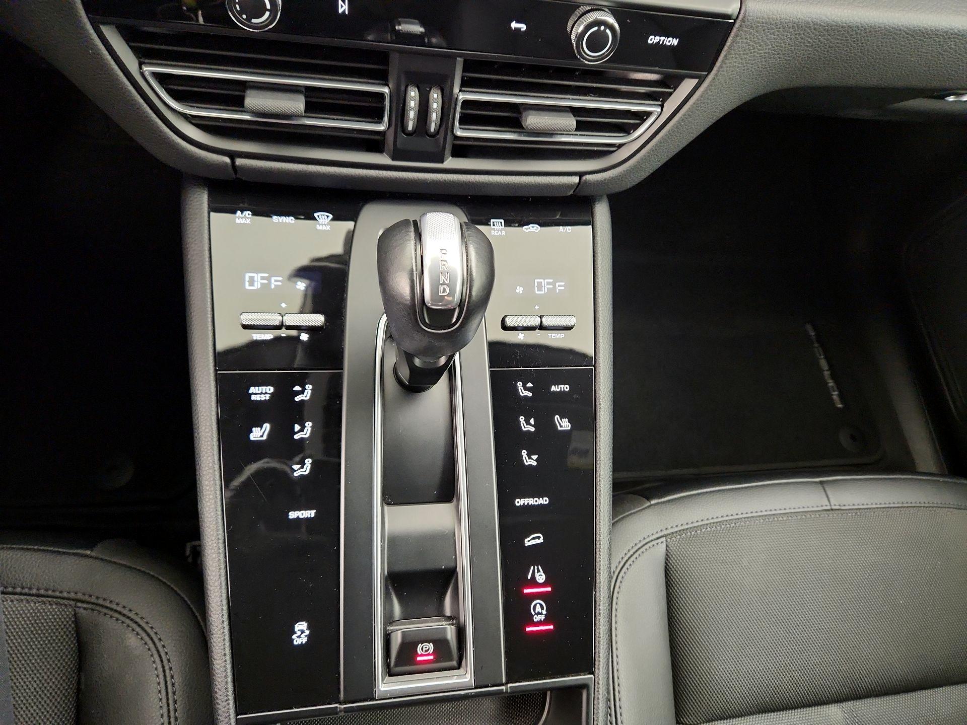 Thumbnail: 2023 Porsche Macan - 18