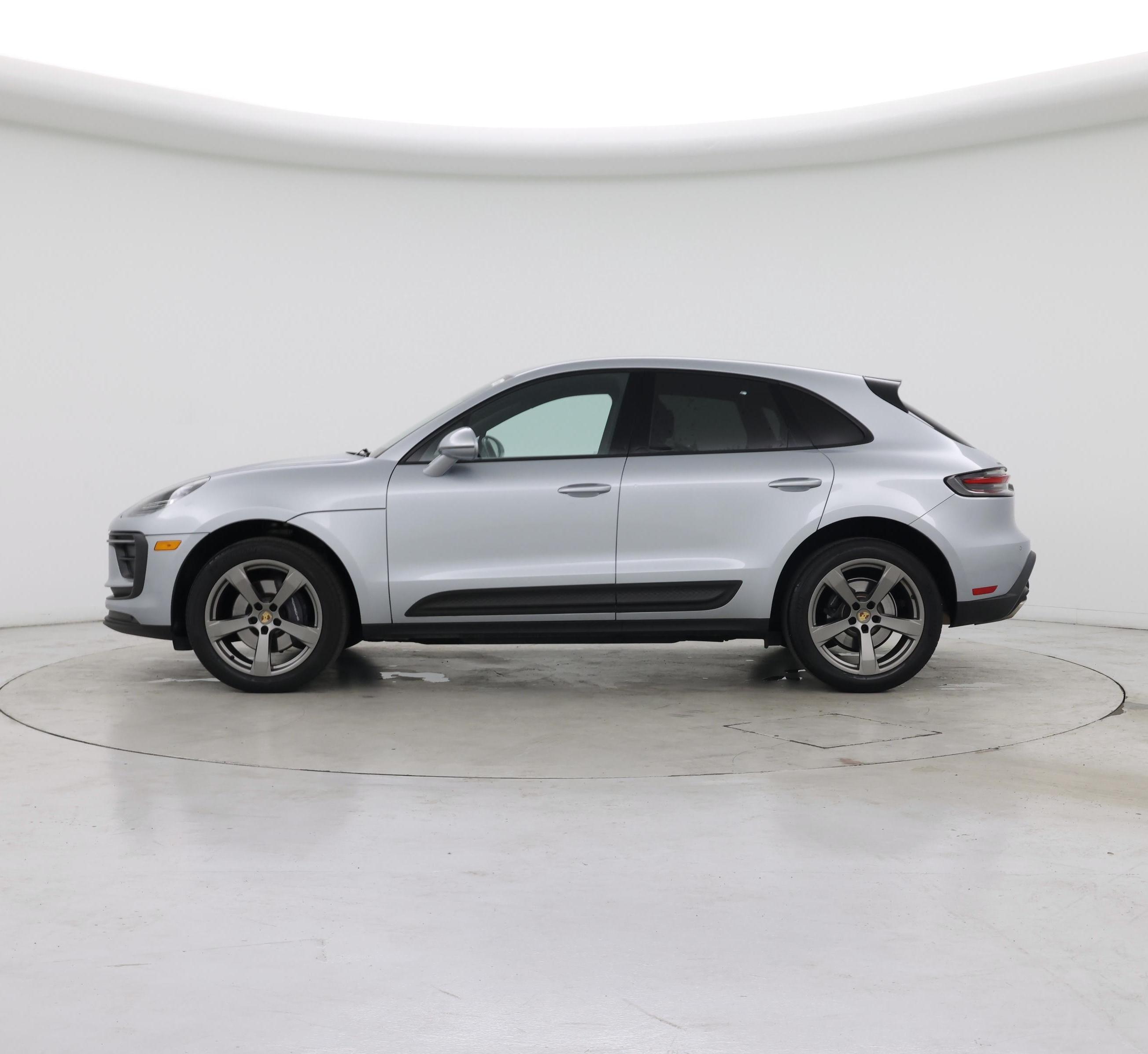 Thumbnail: 2023 Porsche Macan - 3