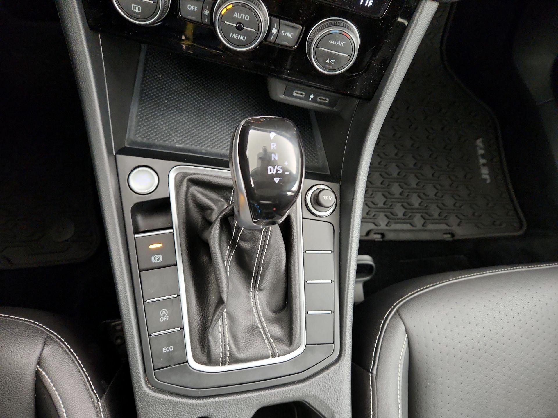 Thumbnail: 2022 Volkswagen Jetta - 15