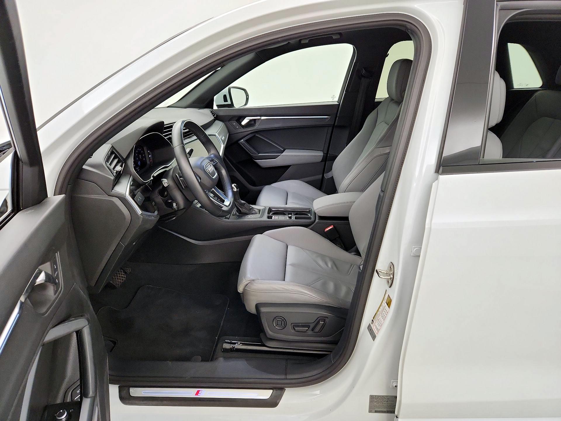 Thumbnail: 2023 Audi Q3 - 11