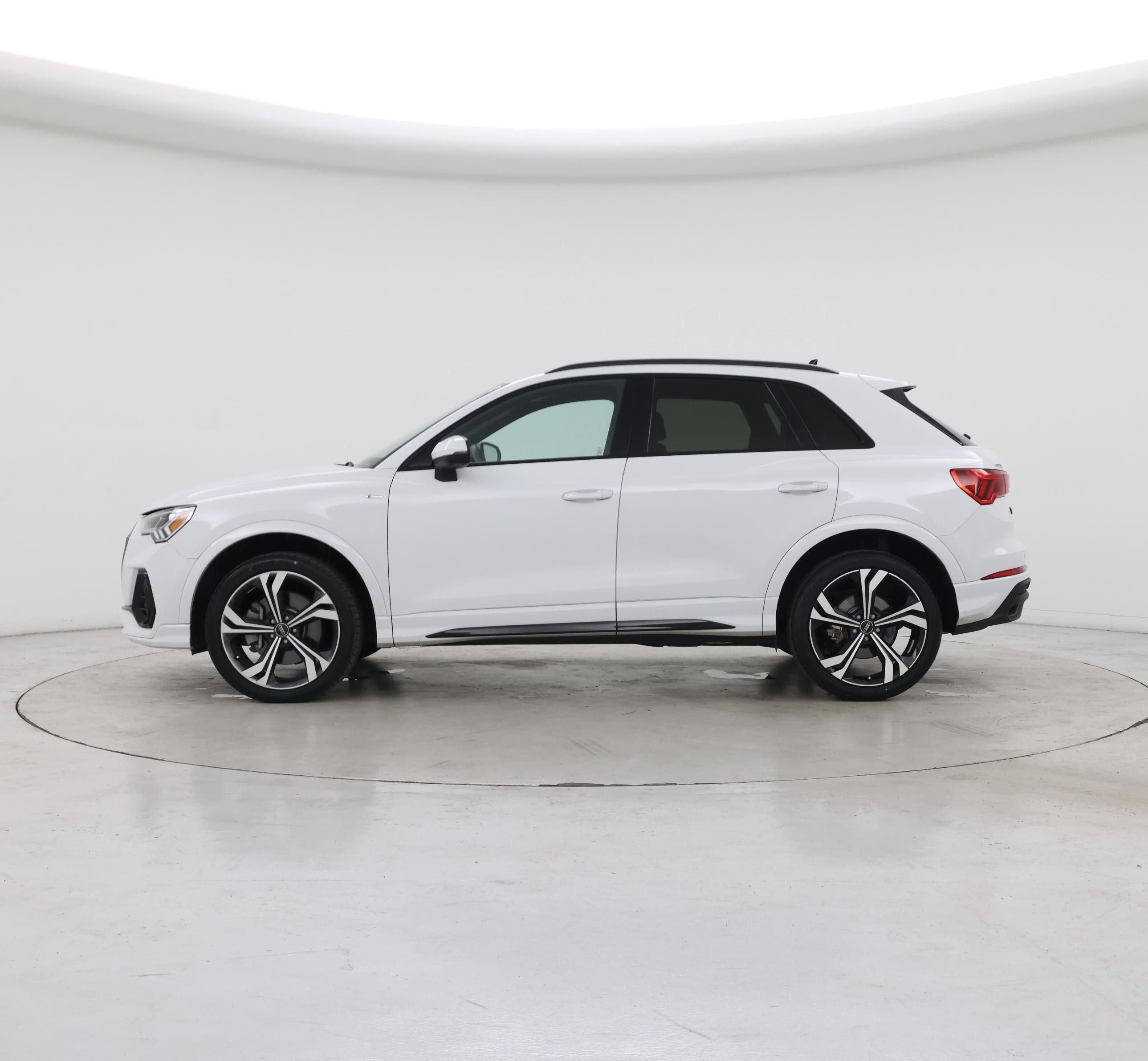 Thumbnail: 2023 Audi Q3 - 3