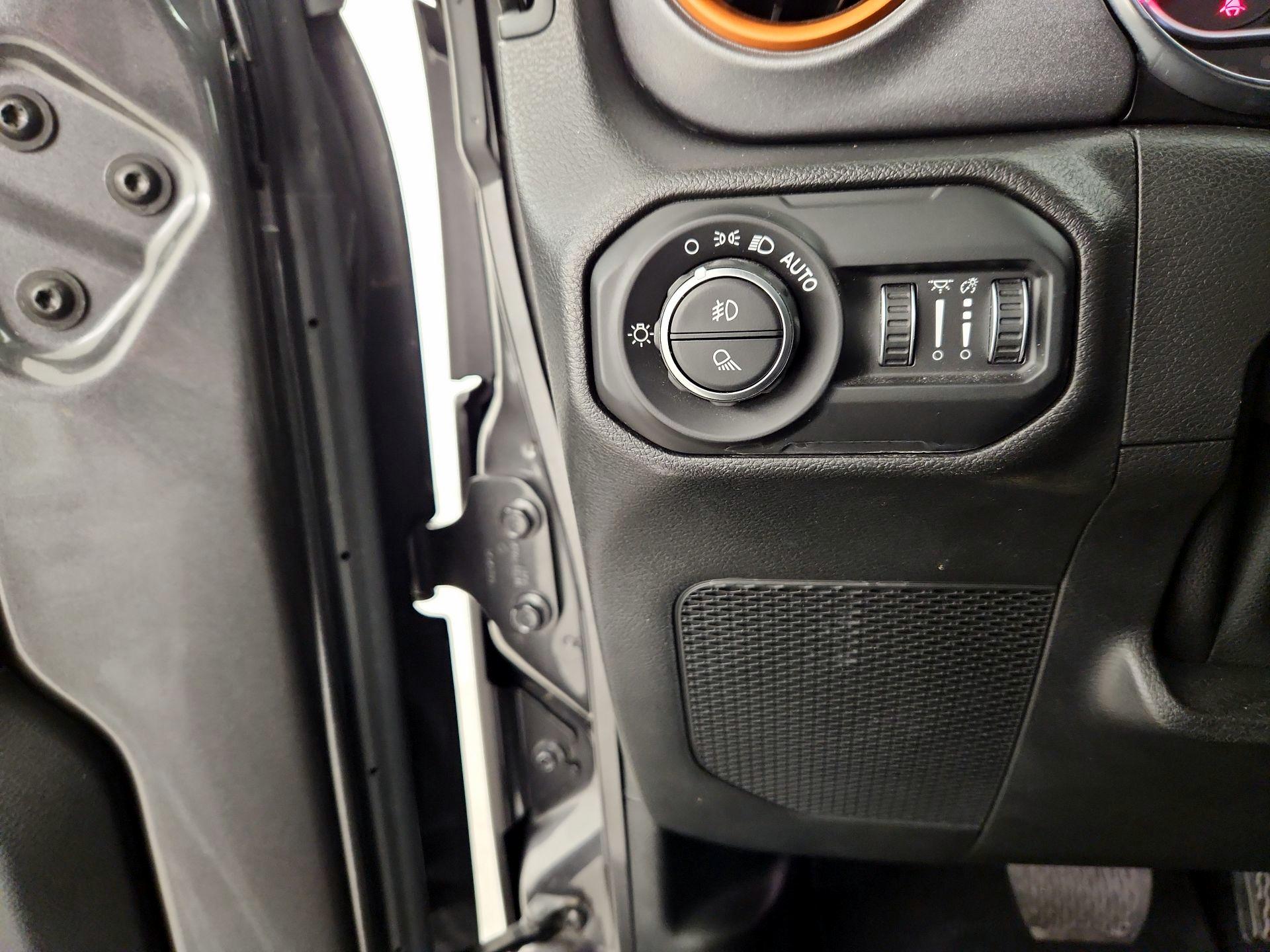 Thumbnail: 2021 Jeep Gladiator - 11