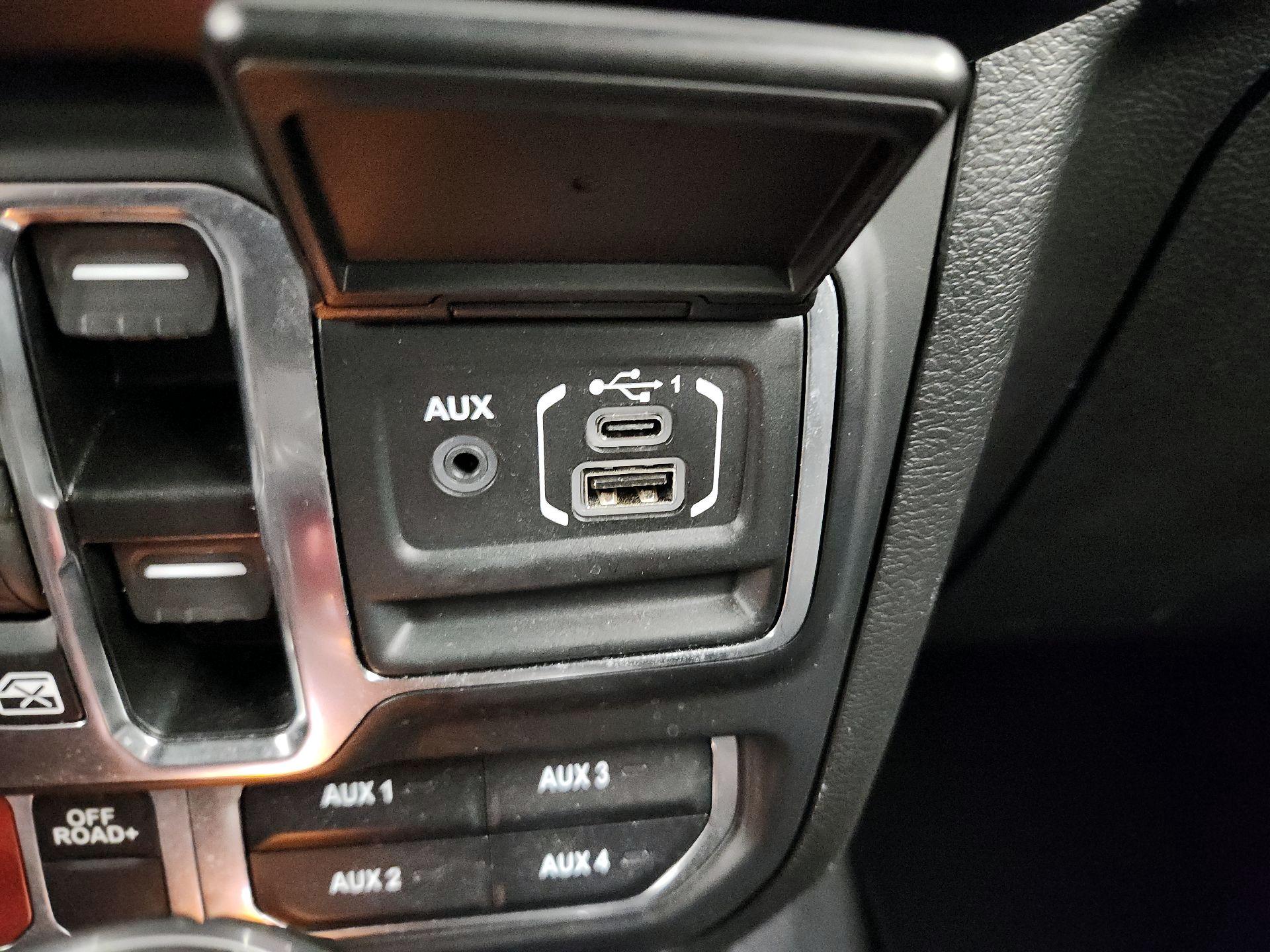 Thumbnail: 2021 Jeep Gladiator - 17