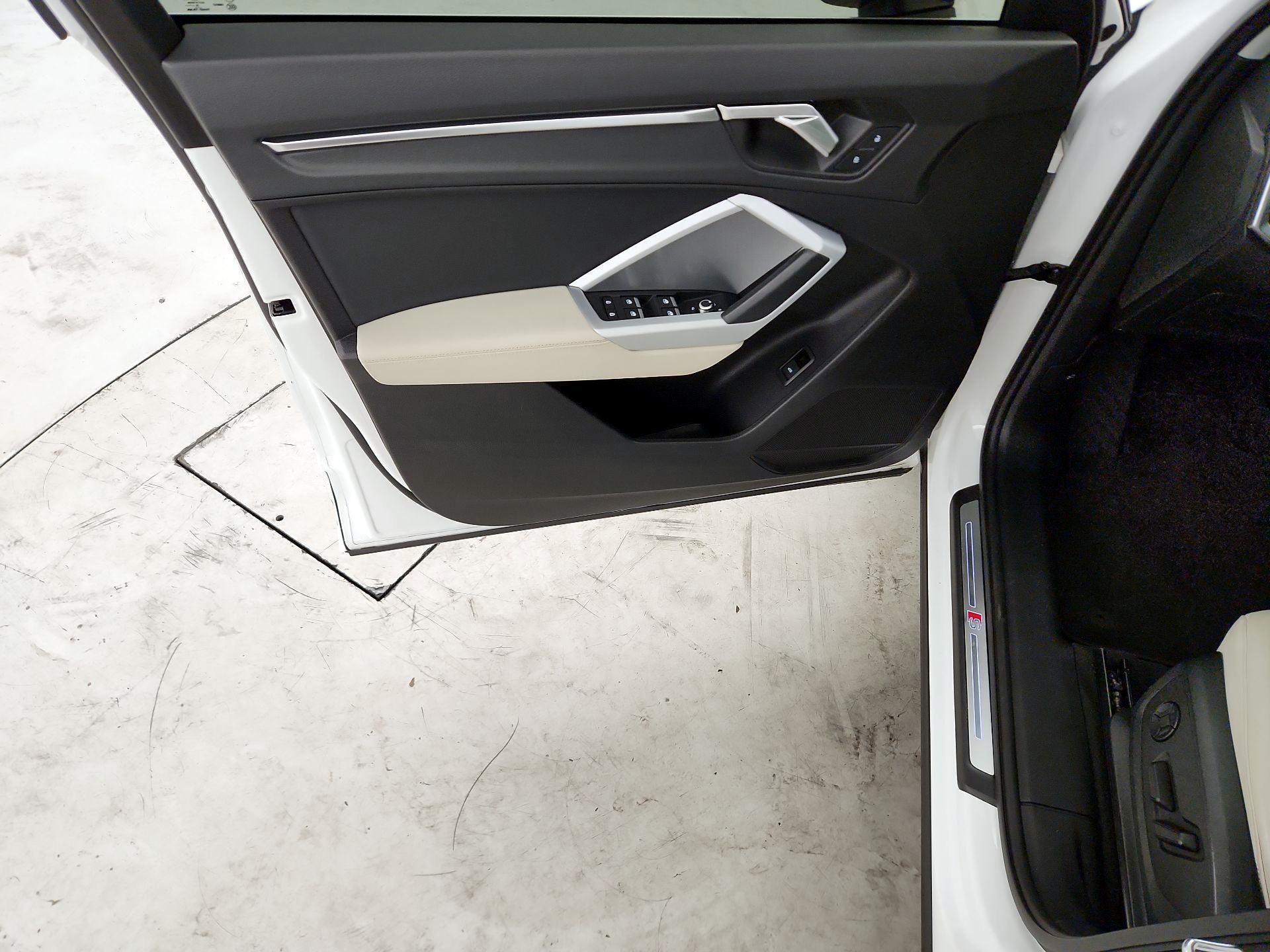 Thumbnail: 2021 Audi Q3 - 10