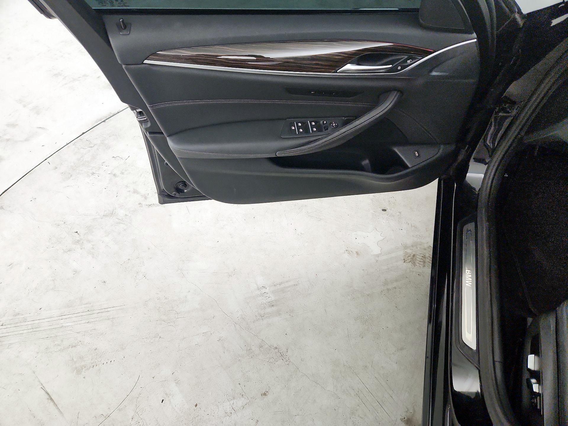 Thumbnail: 2021 BMW 5 Series - 10