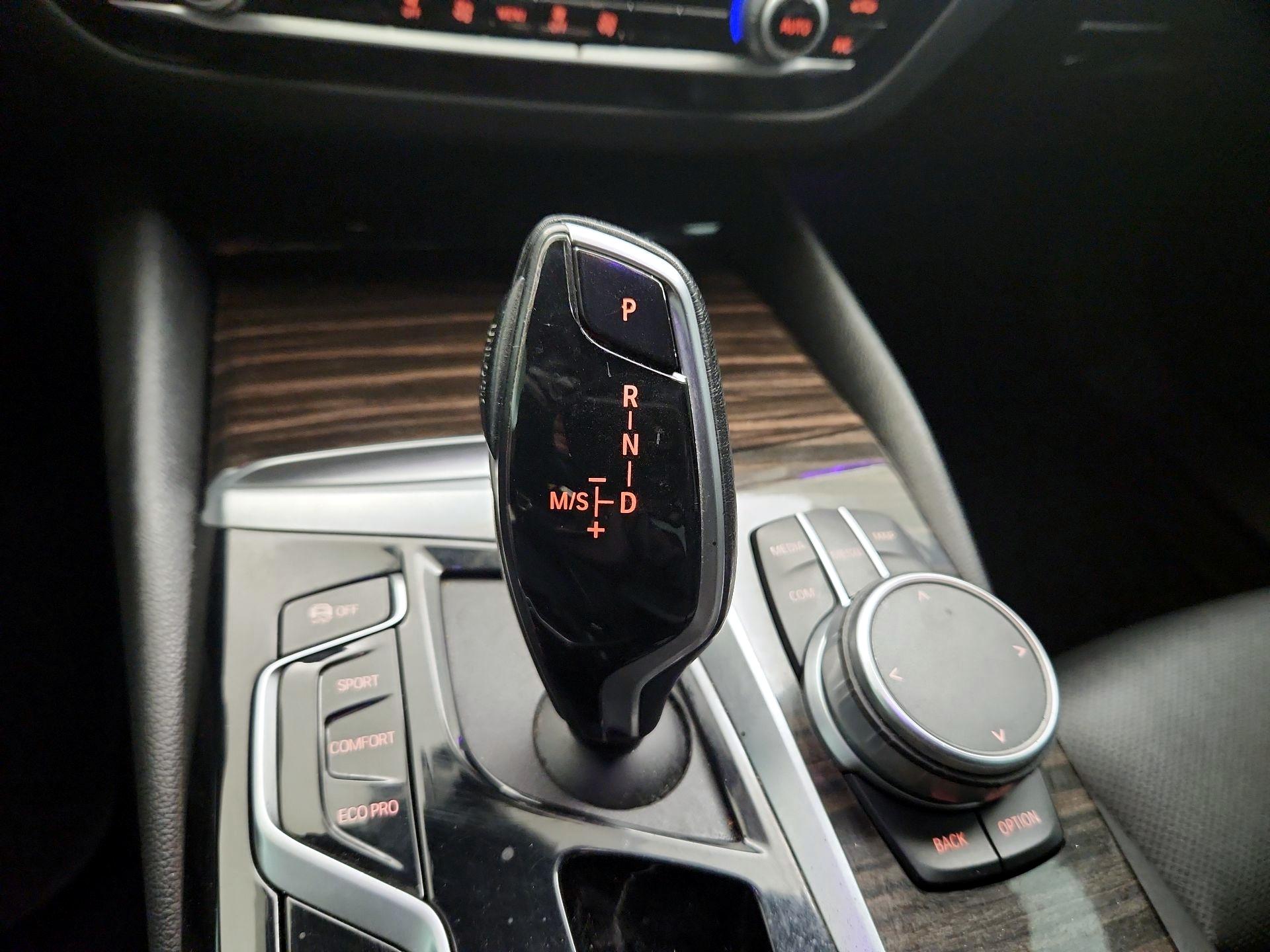 Thumbnail: 2021 BMW 5 Series - 16