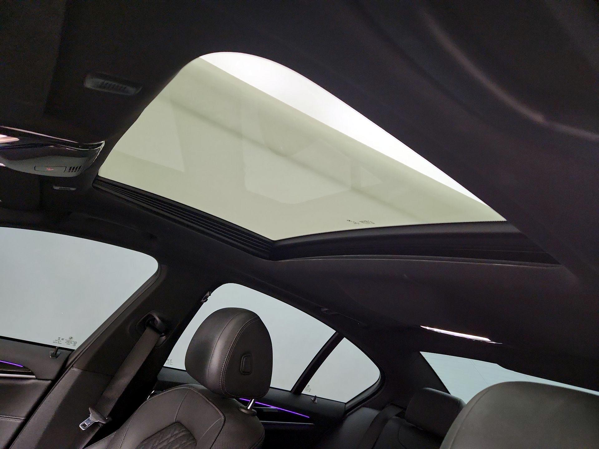 Thumbnail: 2021 BMW 5 Series - 18