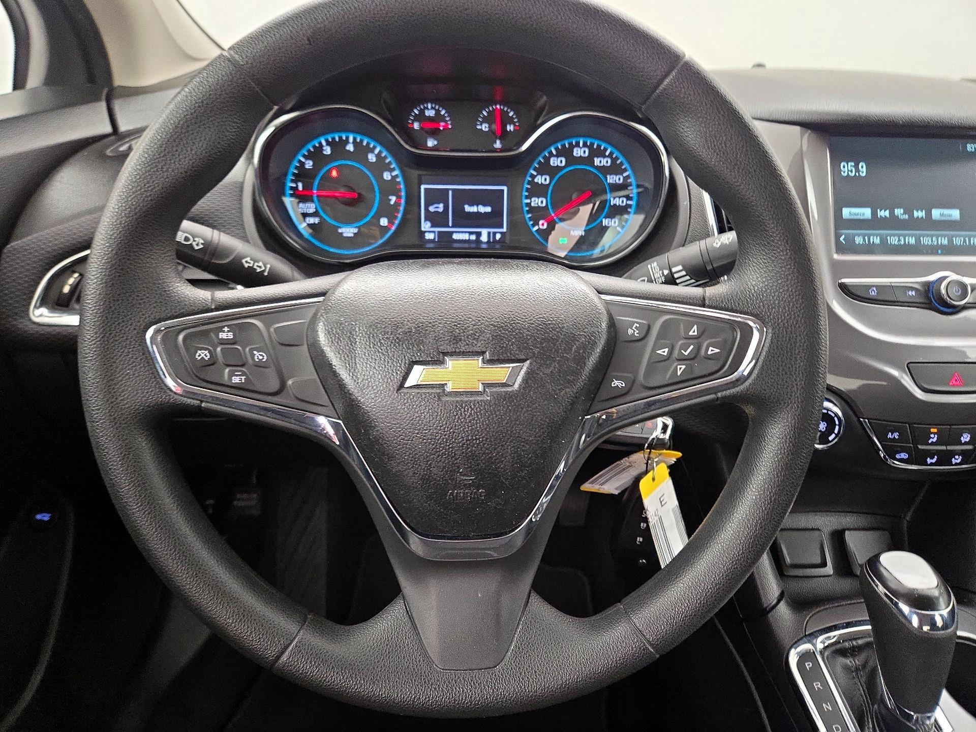 Thumbnail: 2018 Chevrolet Cruze - 10