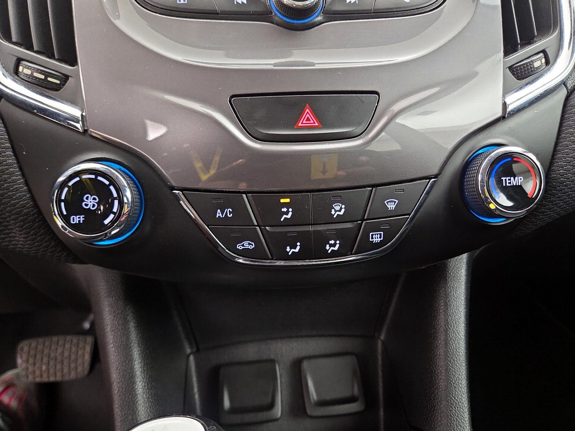 Thumbnail: 2018 Chevrolet Cruze - 16