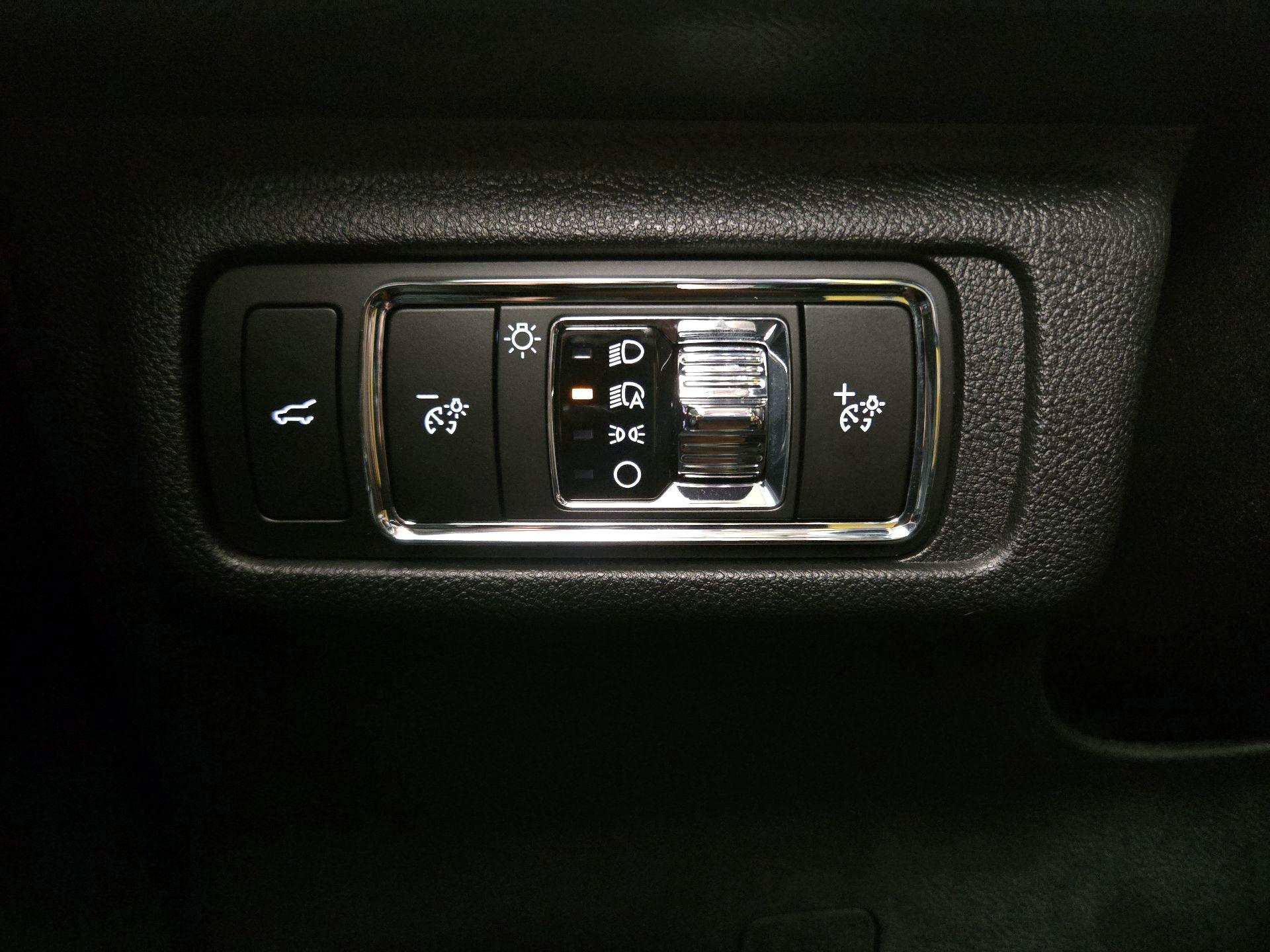 Thumbnail: 2025 Lincoln Corsair - 13