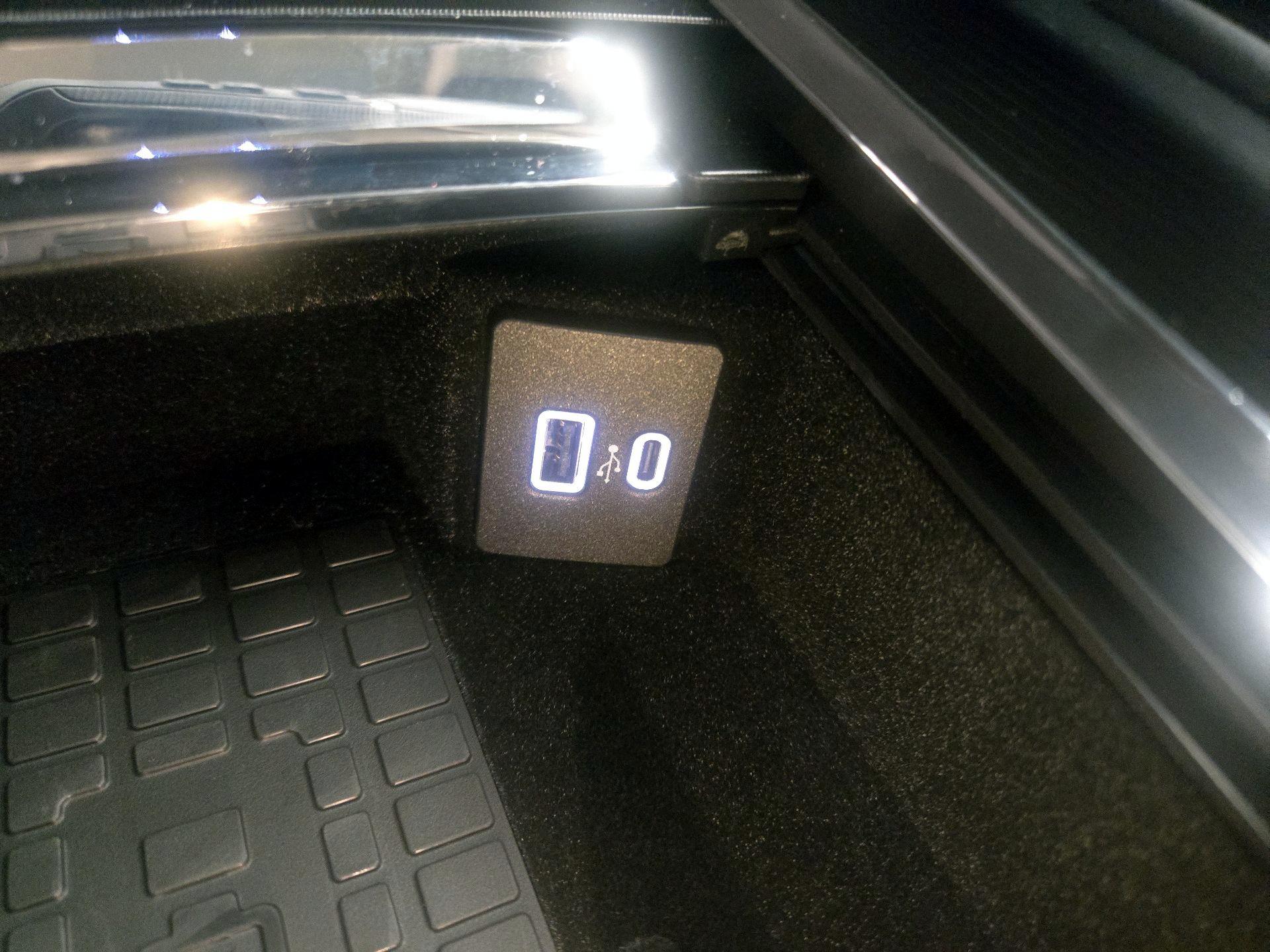 Thumbnail: 2025 Lincoln Corsair - 19