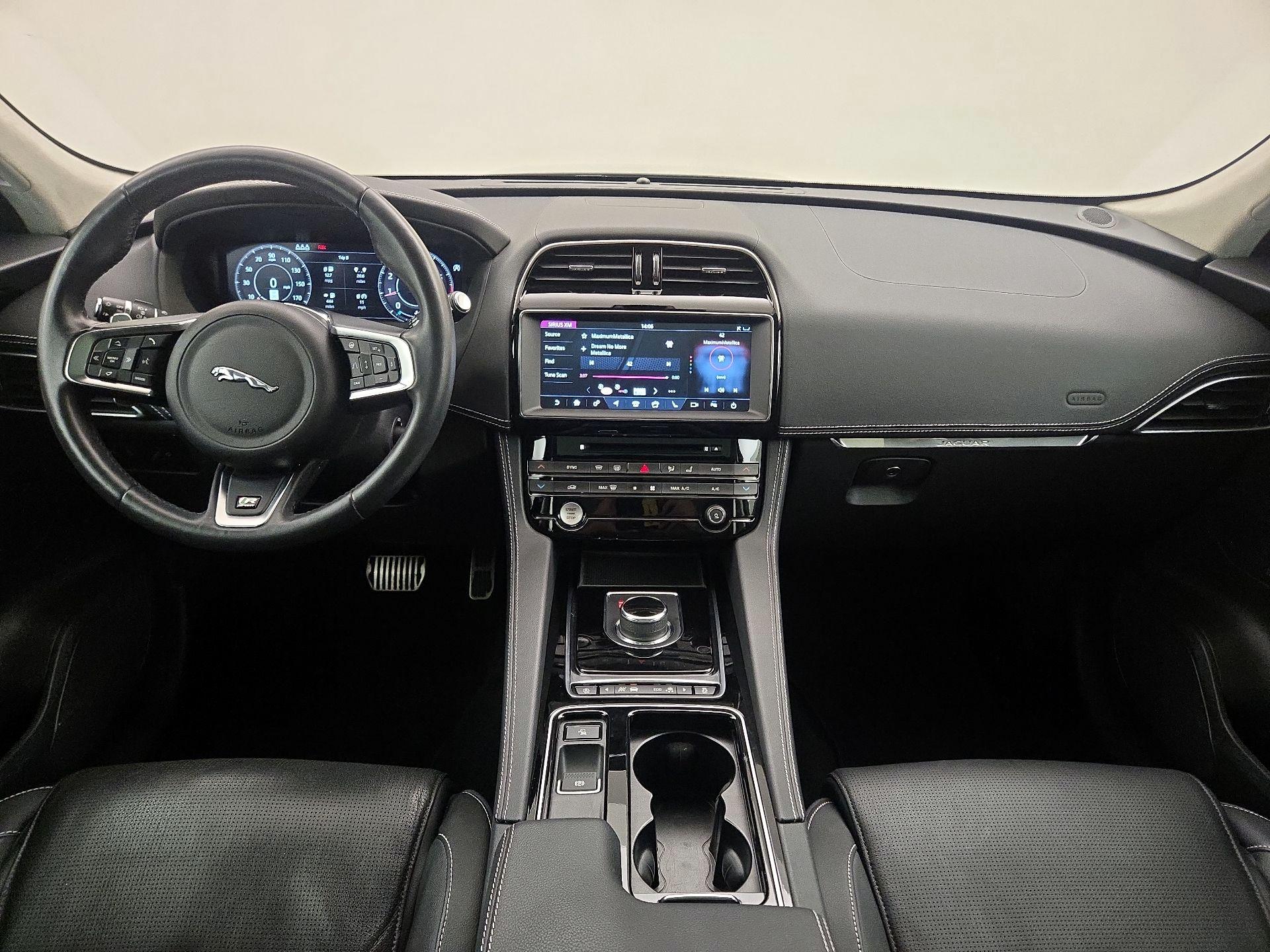 Thumbnail: 2019 Jaguar F-Pace - 9