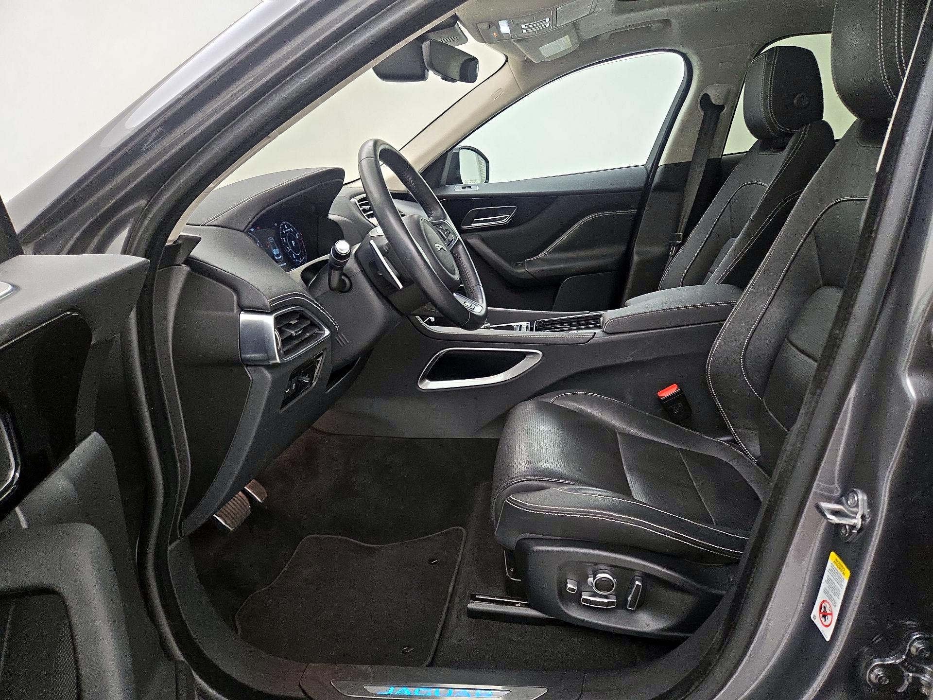 Thumbnail: 2019 Jaguar F-Pace - 11