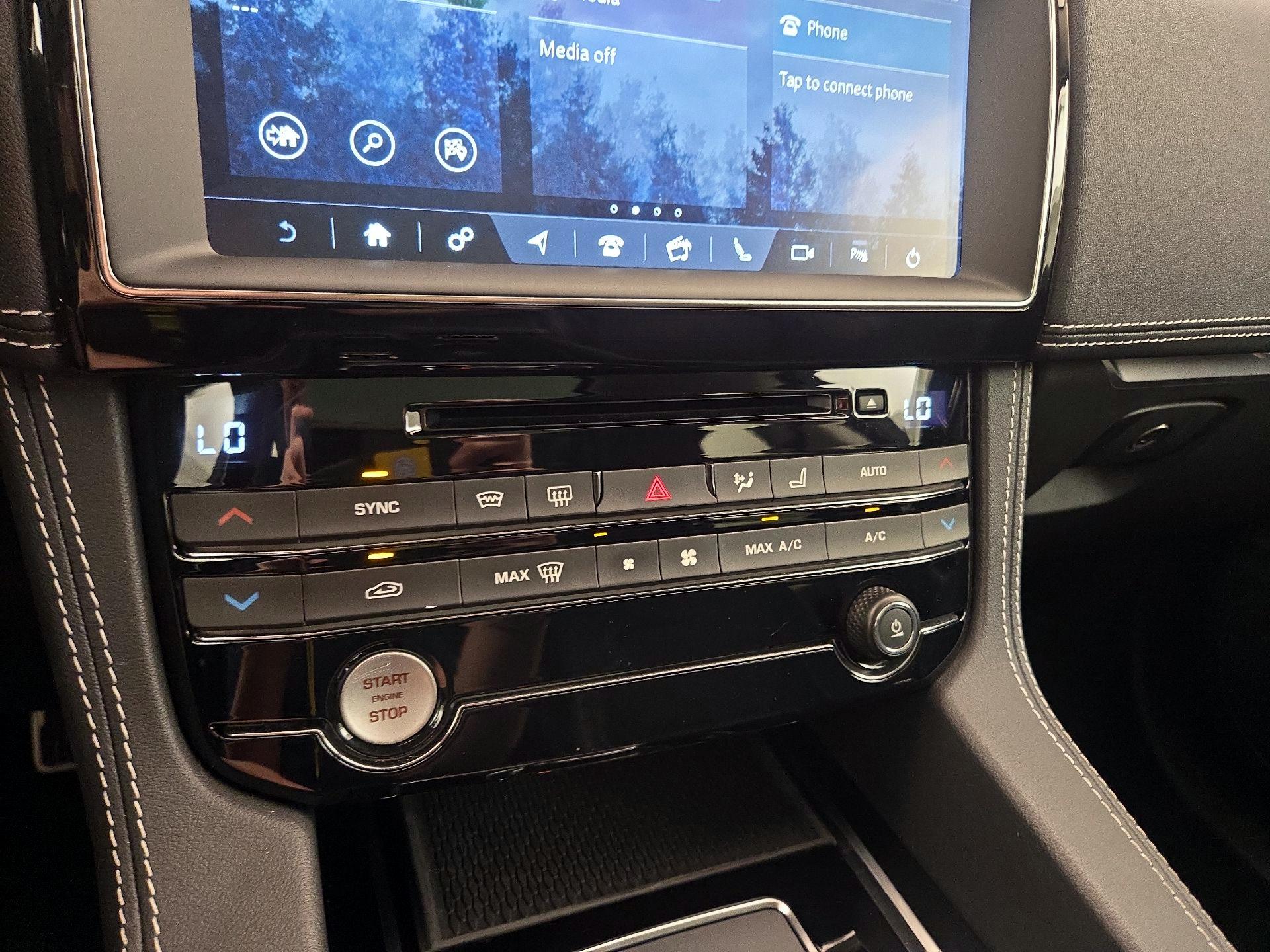 Thumbnail: 2019 Jaguar F-Pace - 16