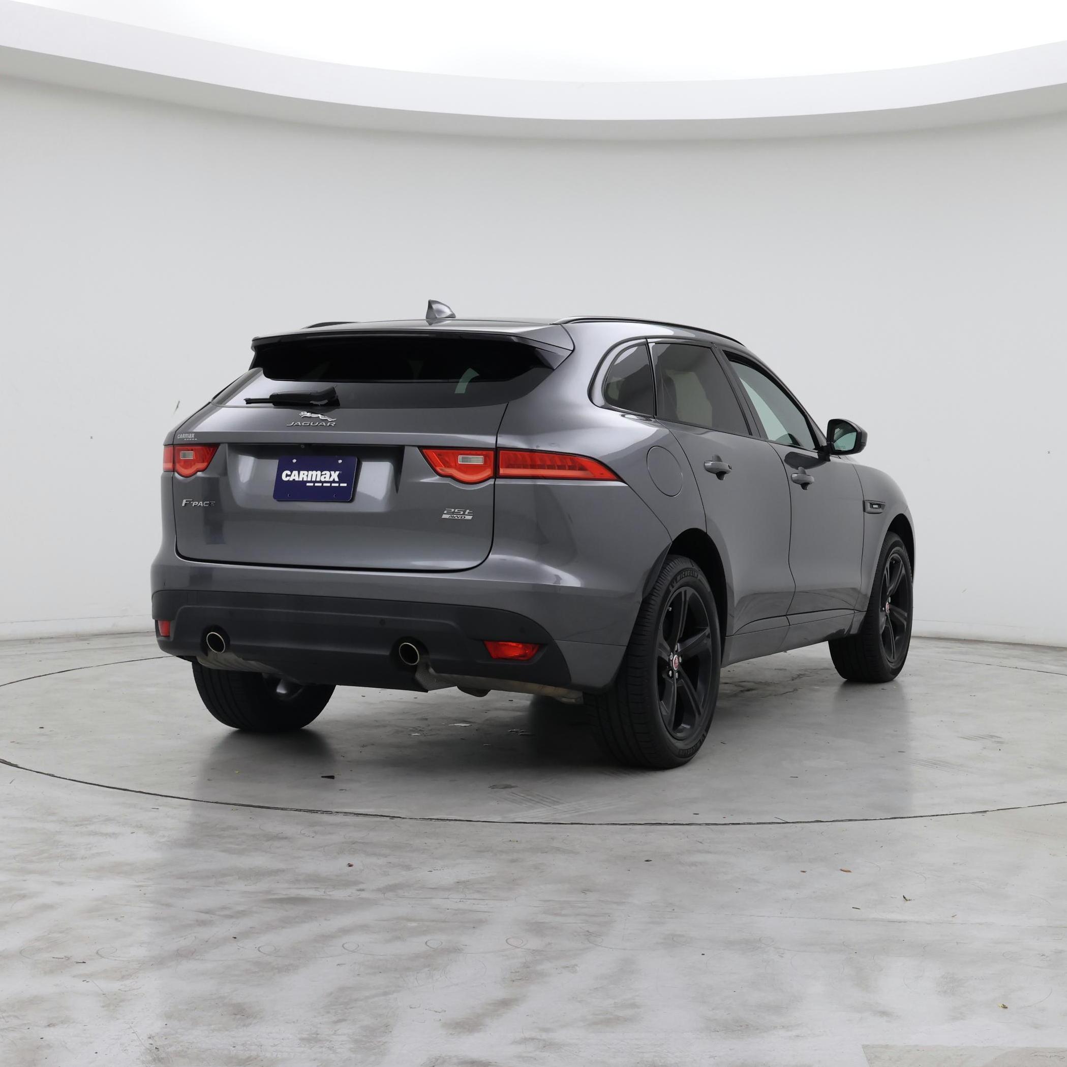 Thumbnail: 2019 Jaguar F-Pace - 8