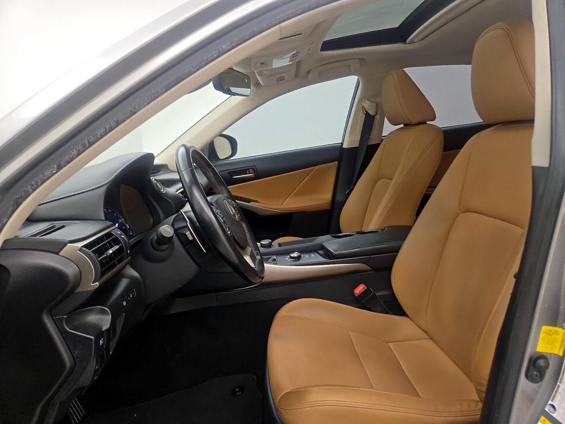 Thumbnail: 2018 Lexus IS - 11