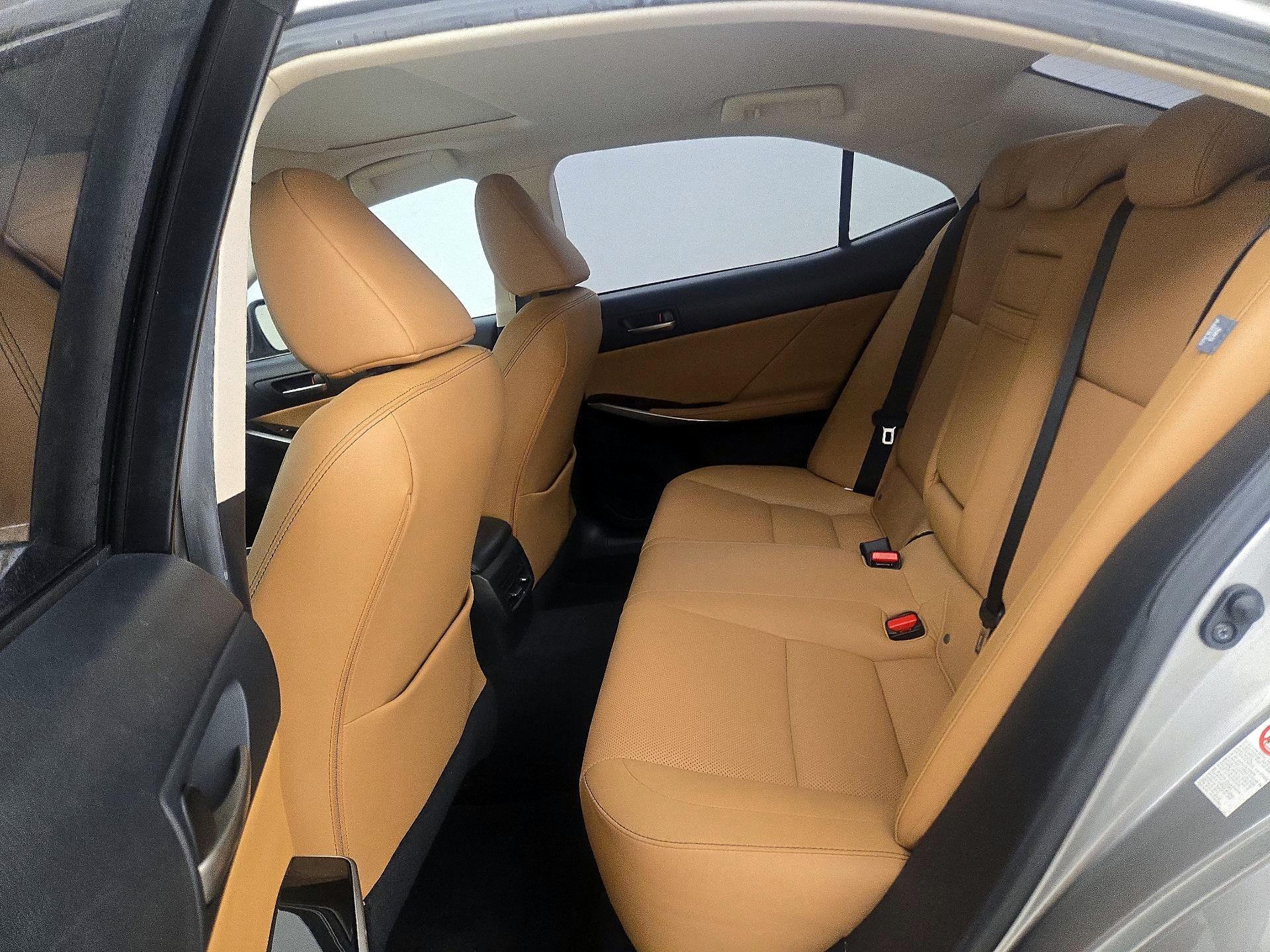 Thumbnail: 2018 Lexus IS - 20