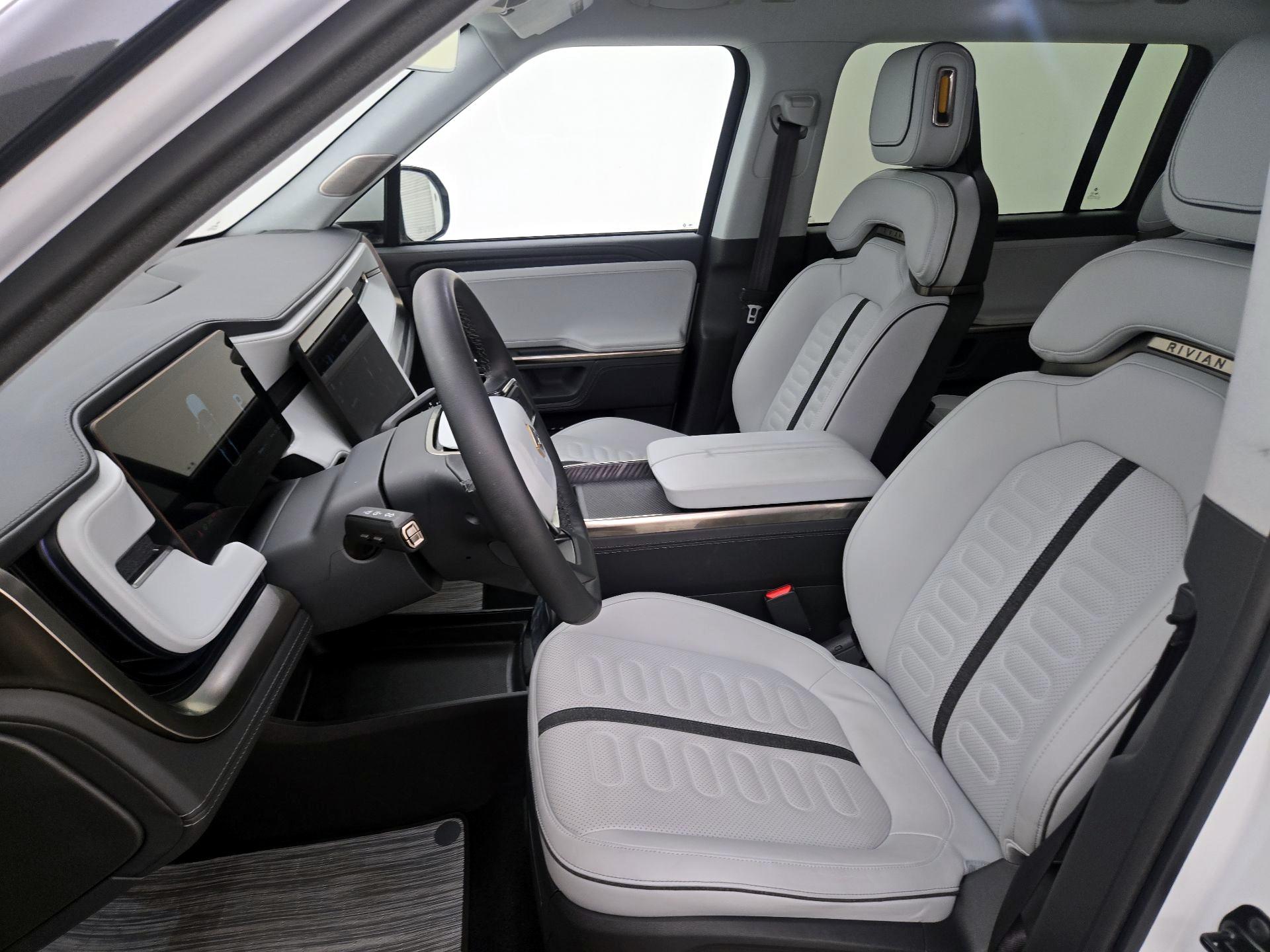 Thumbnail: 2024 Rivian R1S - 11