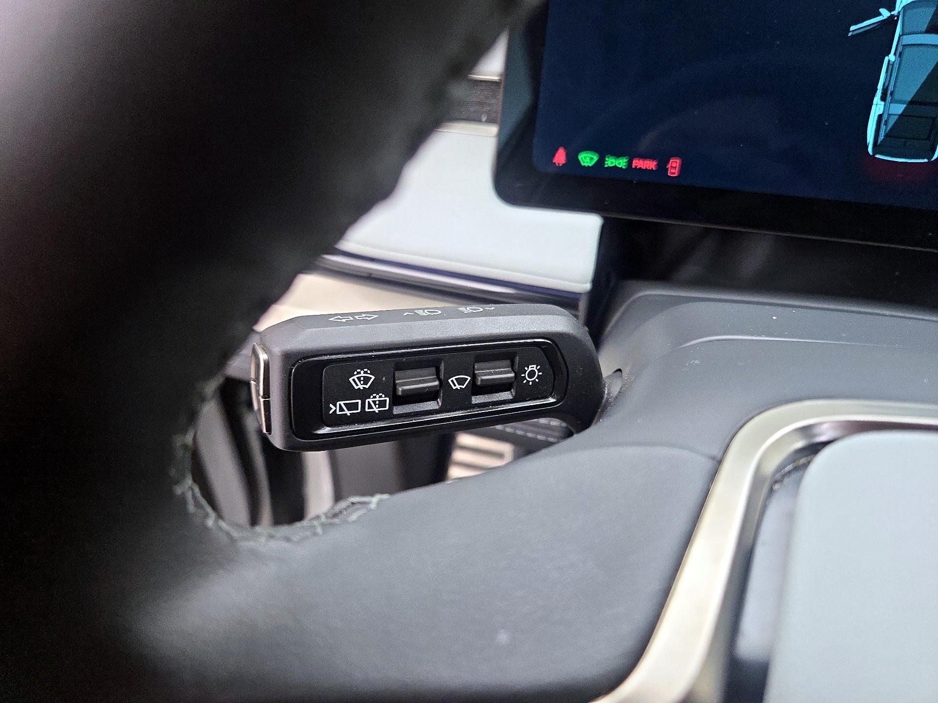 Thumbnail: 2024 Rivian R1S - 13