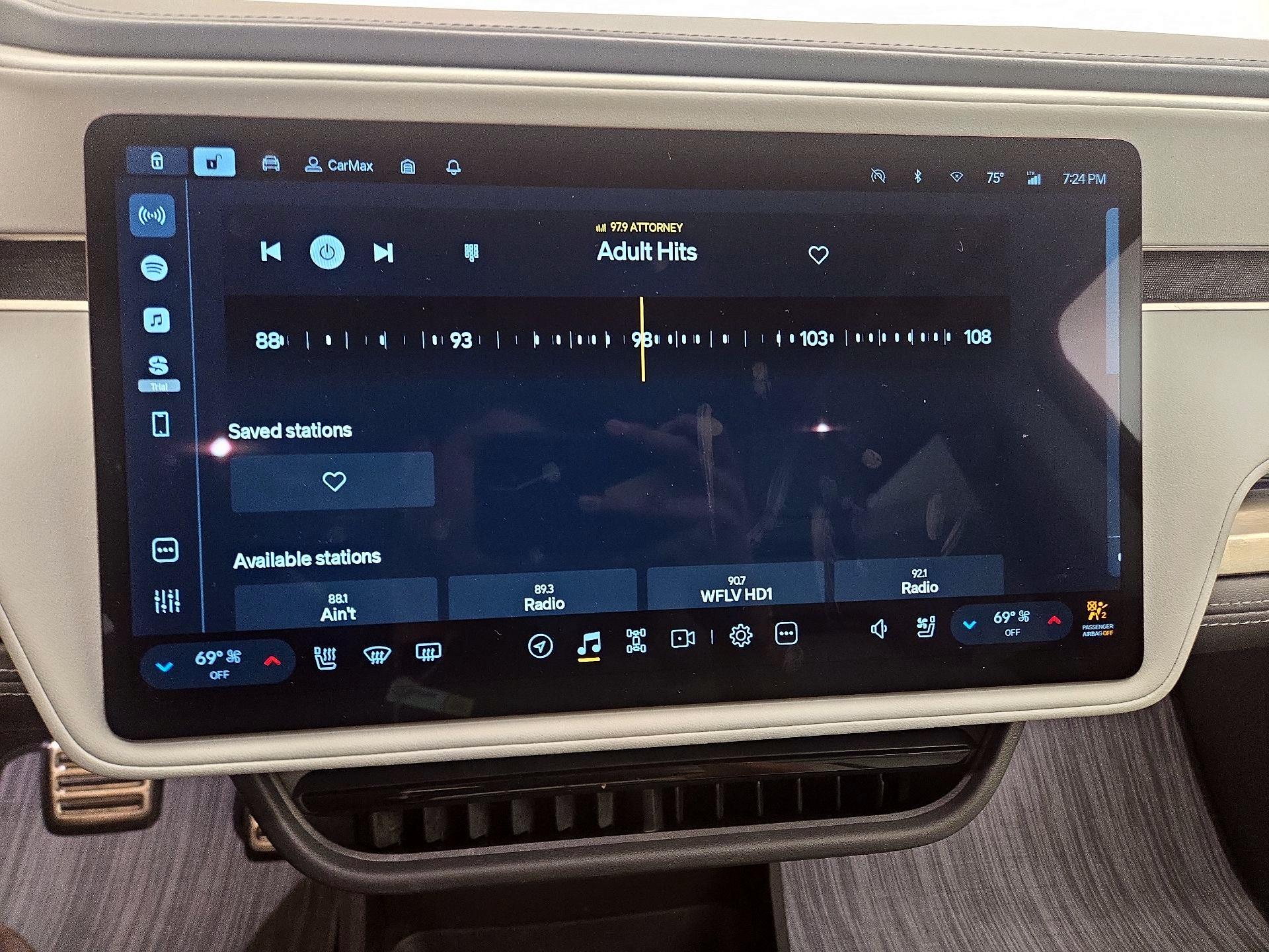 Thumbnail: 2024 Rivian R1S - 16