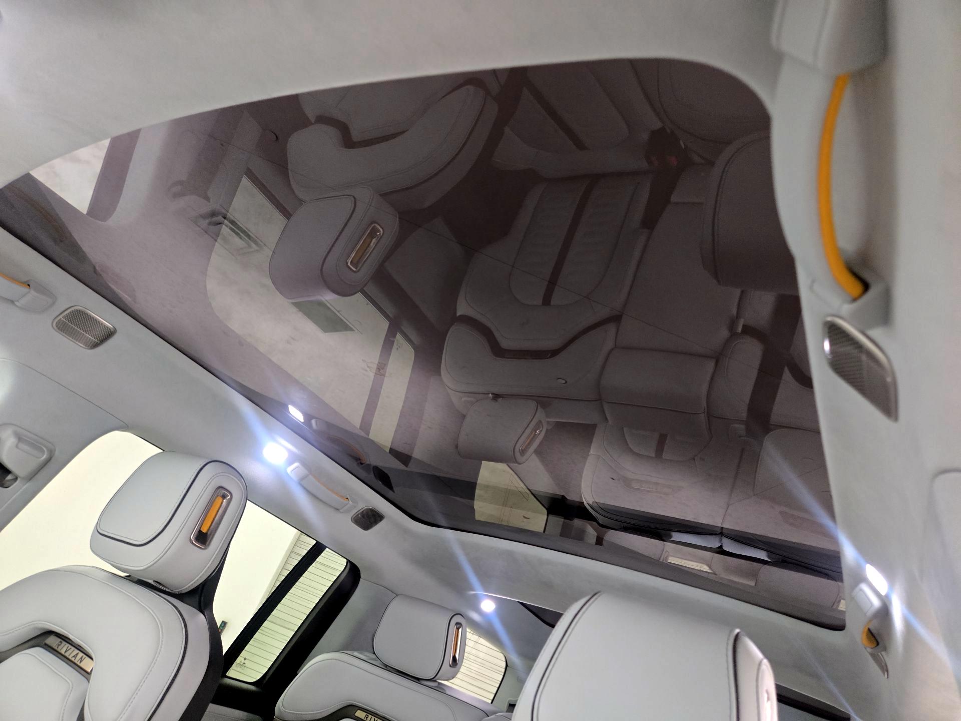 Thumbnail: 2024 Rivian R1S - 19