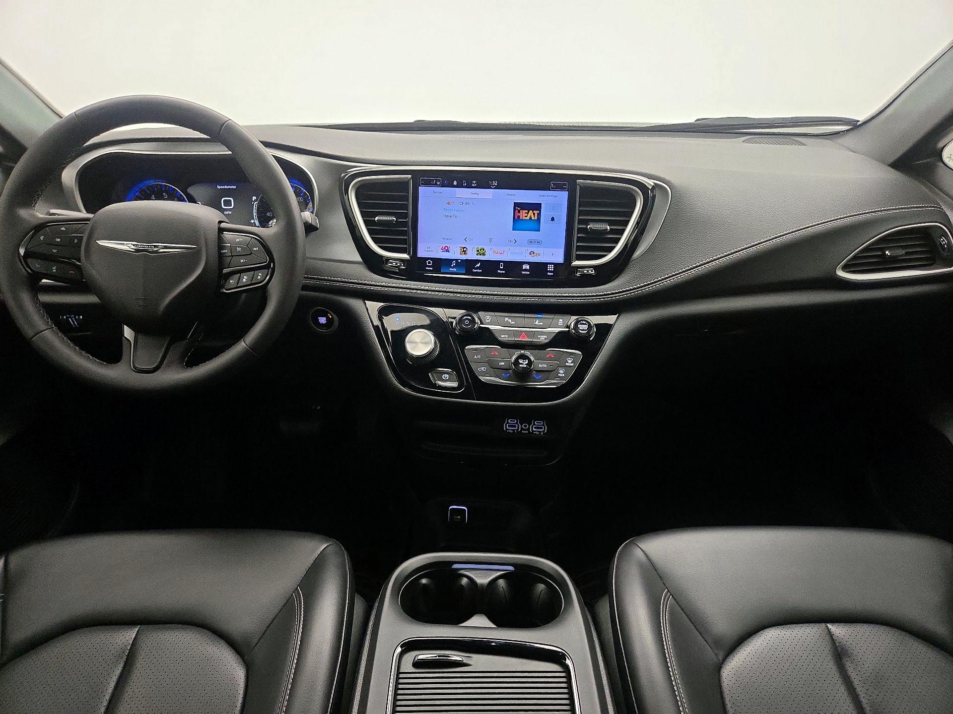 Thumbnail: 2023 Chrysler Pacifica - 9