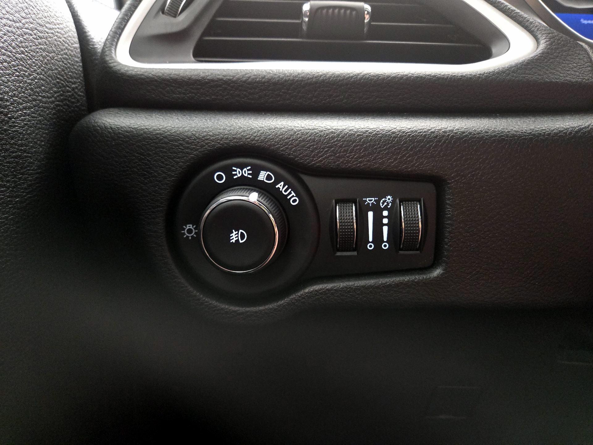 Thumbnail: 2023 Chrysler Pacifica - 13