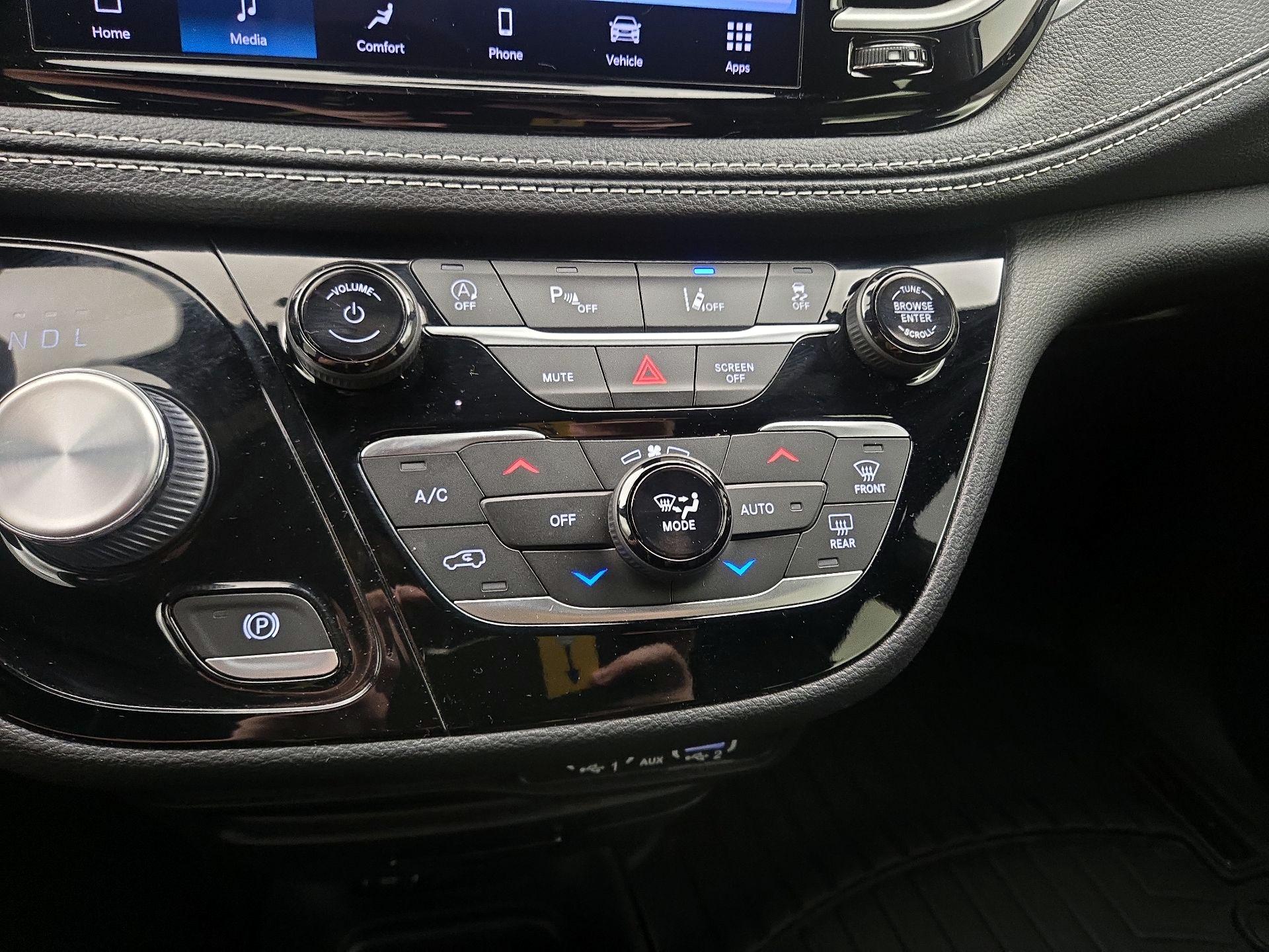 Thumbnail: 2023 Chrysler Pacifica - 16