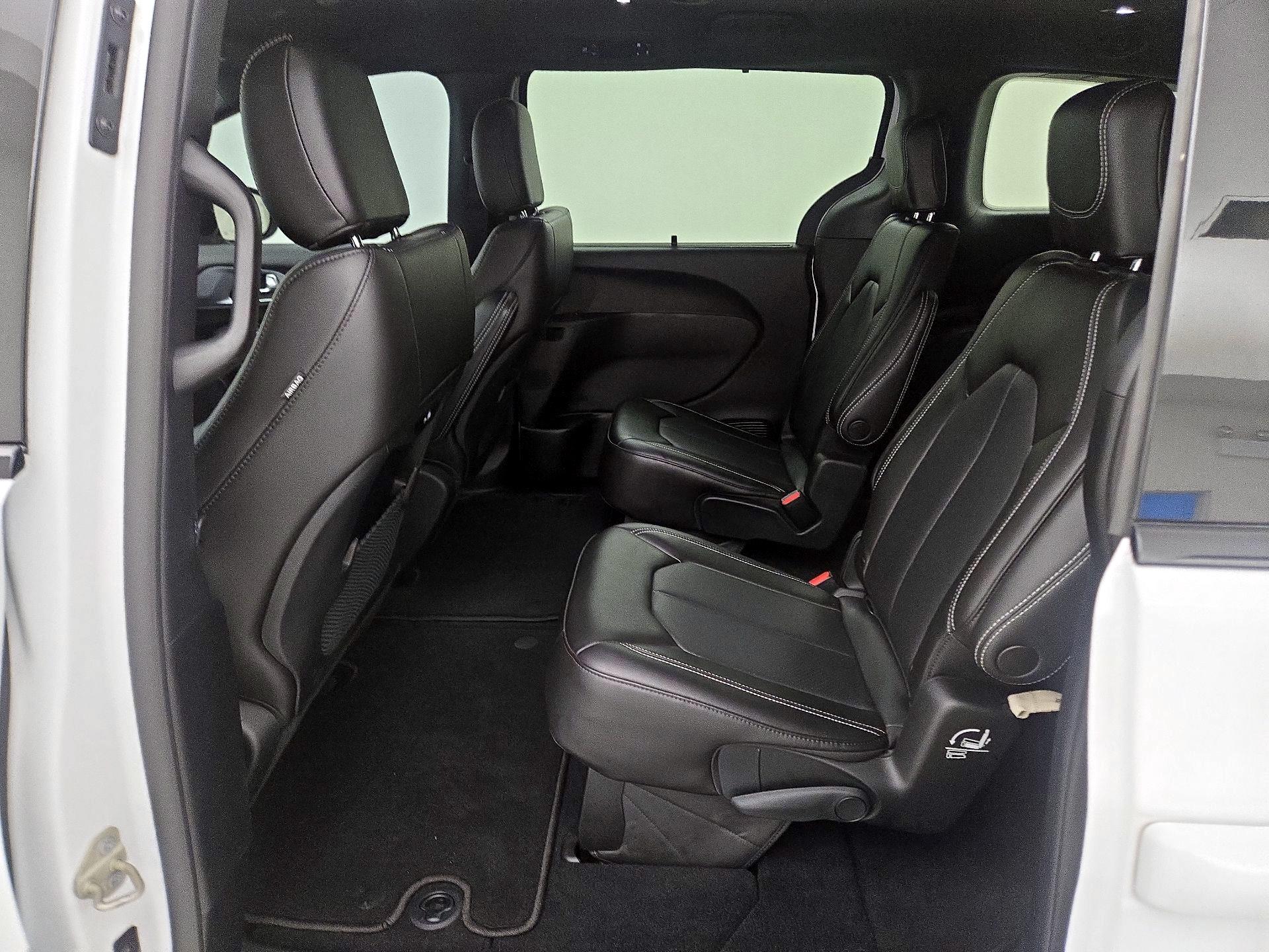 Thumbnail: 2023 Chrysler Pacifica - 19