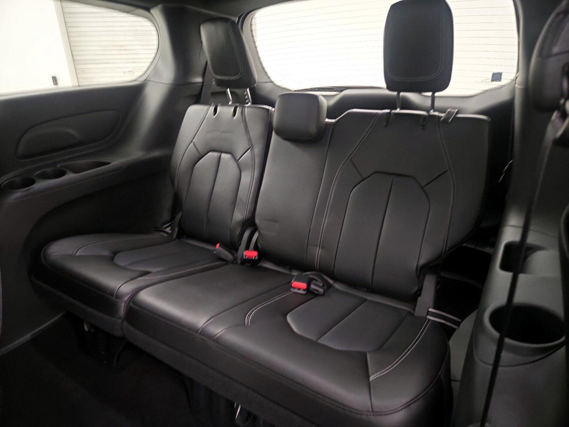 Thumbnail: 2023 Chrysler Pacifica - 20