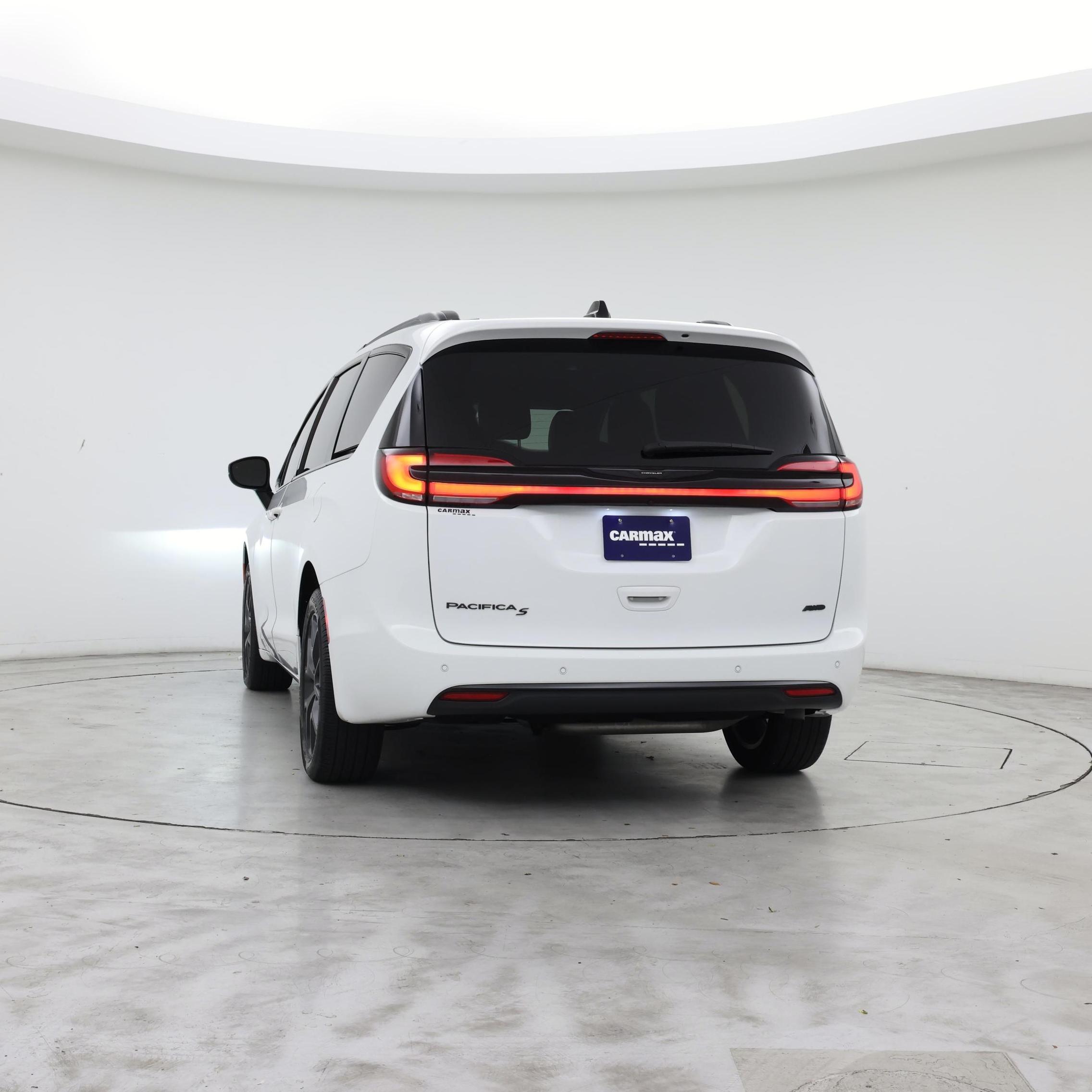 Thumbnail: 2023 Chrysler Pacifica - 6