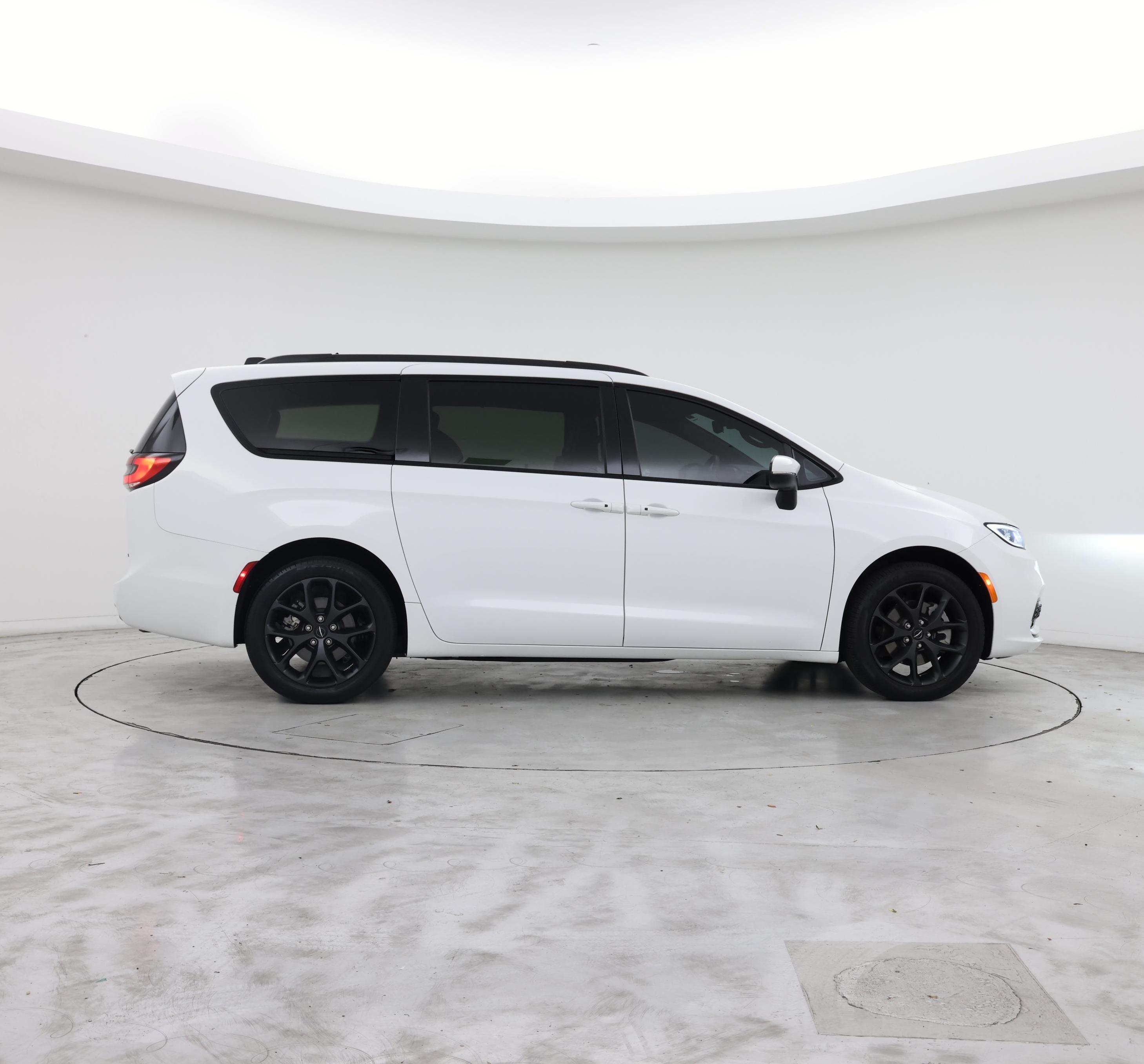 Thumbnail: 2023 Chrysler Pacifica - 7