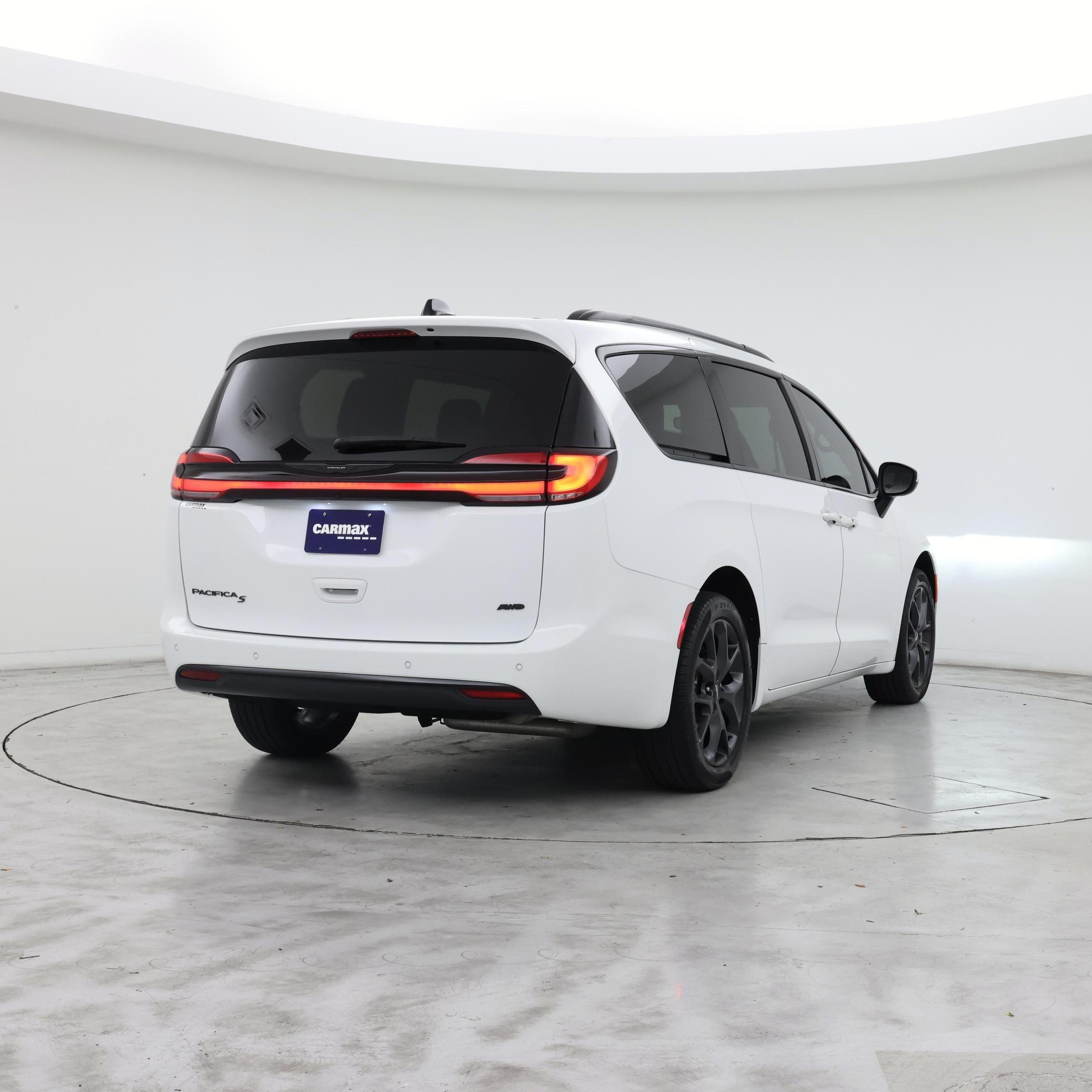 Thumbnail: 2023 Chrysler Pacifica - 8