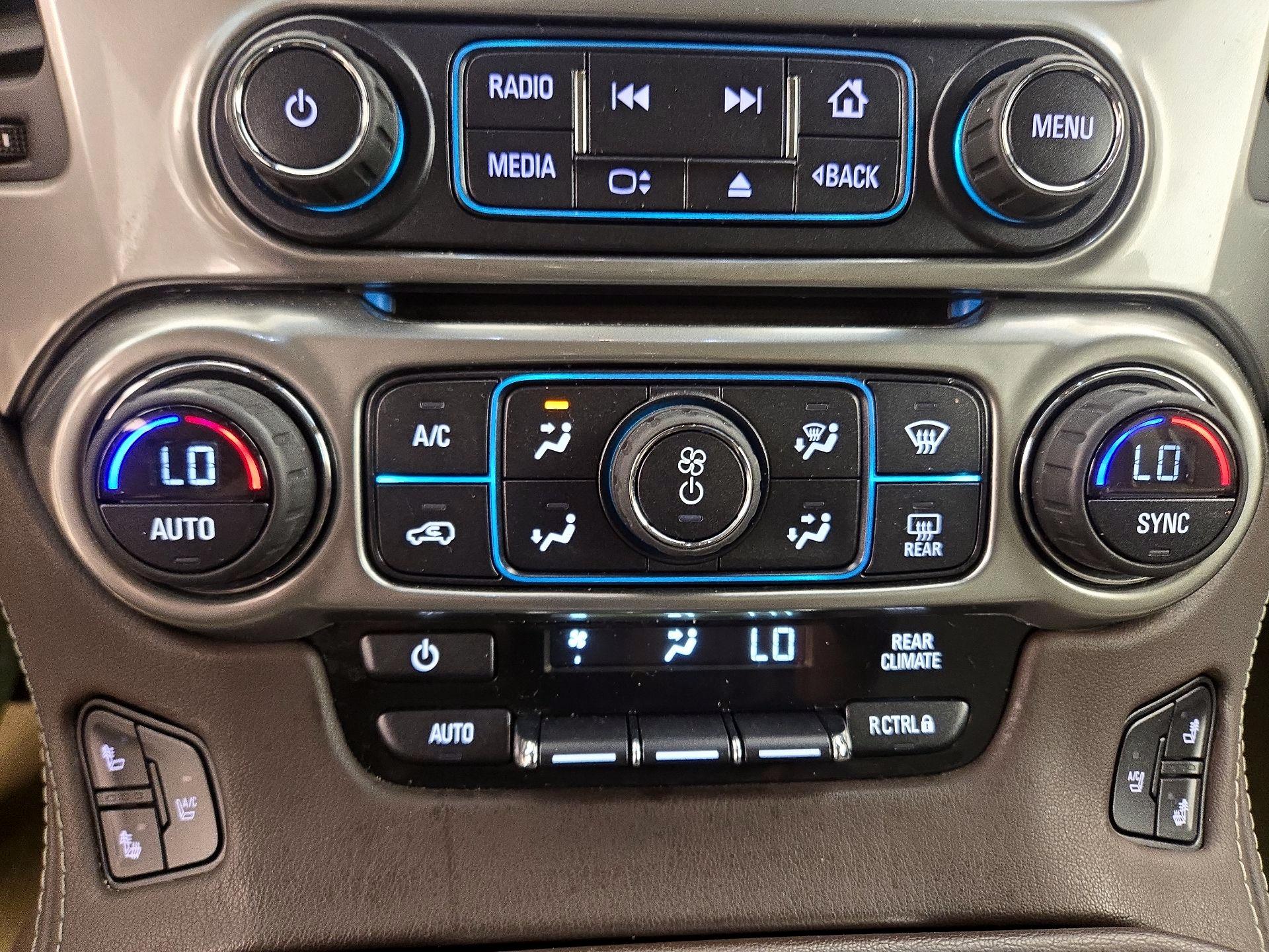 Thumbnail: 2015 Chevrolet Tahoe - 17