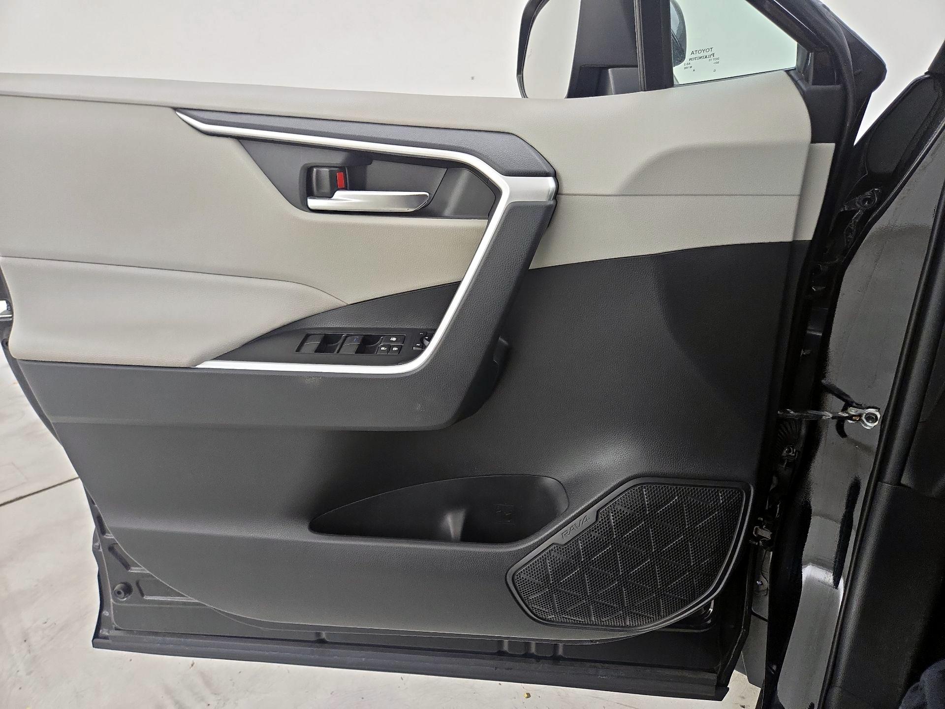 Thumbnail: 2021 Toyota RAV4 - 12