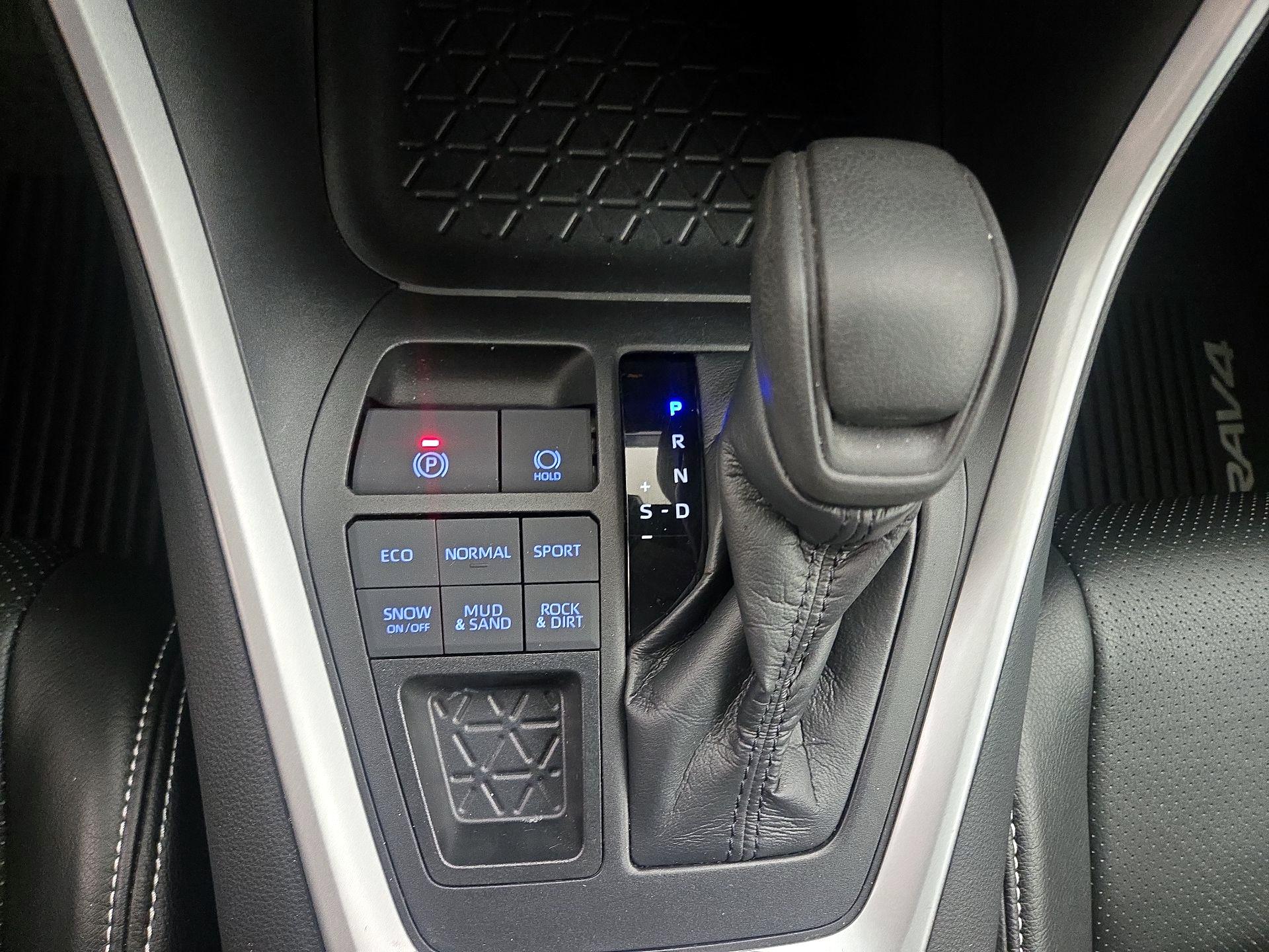 Thumbnail: 2021 Toyota RAV4 - 17