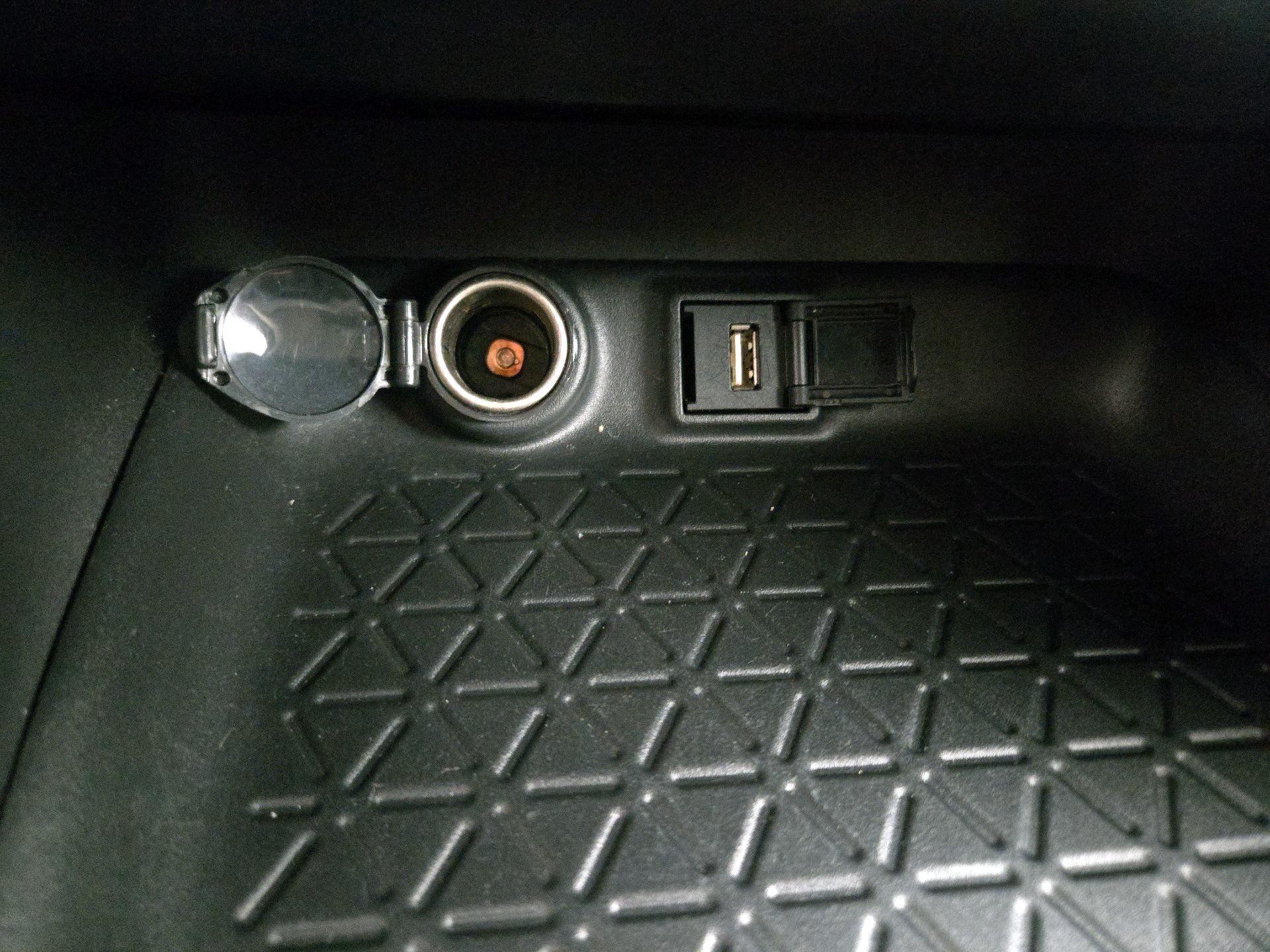 Thumbnail: 2021 Toyota RAV4 - 18