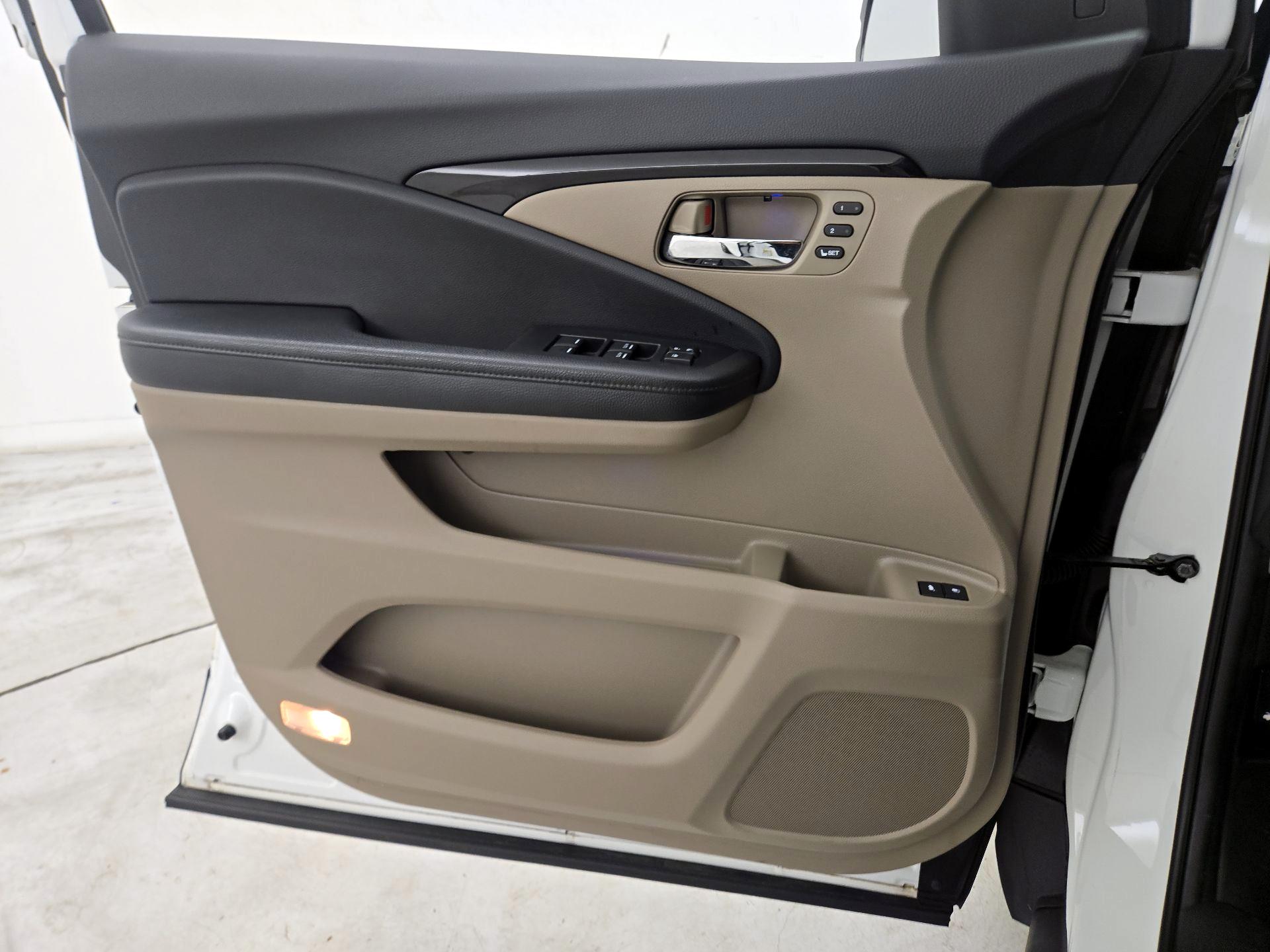 Thumbnail: 2020 Honda Pilot - 12