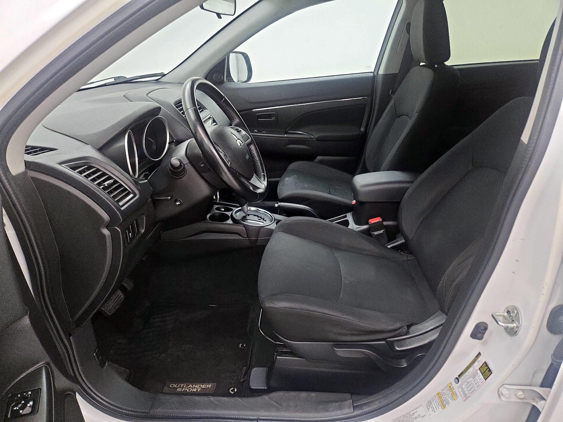 Thumbnail: 2015 Mitsubishi Outlander Sport - 11